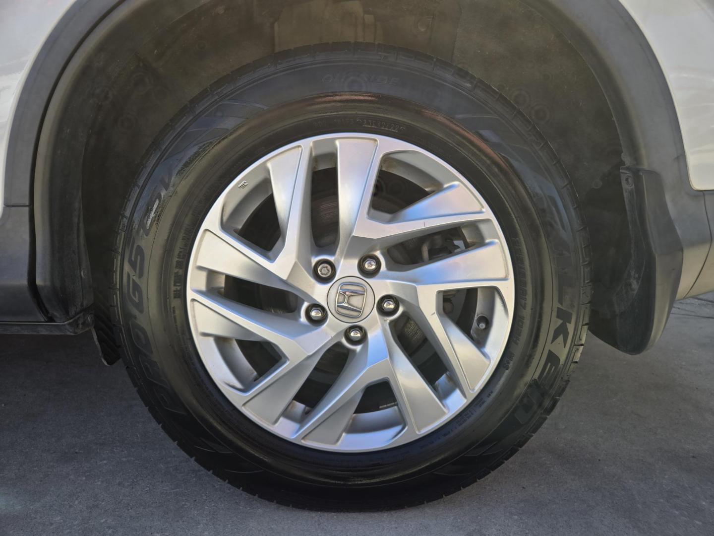 2016 WHITE Honda CR-V EX 2WD (5J6RM3H51GL) with an 2.4L L4 DOHC 16V engine, Automatic transmission, located at 503 West Court, Seguin, TX, 78155, (830) 379-3373, 29.568621, -97.969803 - 2016 Honda CR-V EX 2WD with a 2.4L L4 DOHC 16V, Automatic, Tilt, Cruise, AM/FM Touchscreen Stereo, Power Windows, Locks, Seat and Side Mirrors, Bluetooth, Heated Seats, Tinted Windows, Alloy Wheels, Backup Camera, Rear Wiper, Rear Defroster and more!! - Photo#8