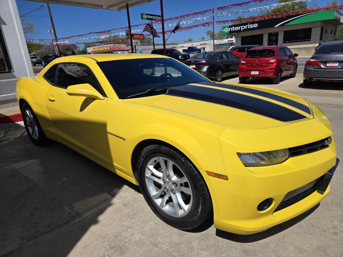 2014 YELLOW Chevrolet Camaro 2LS Coupe (2G1FA1E34E9) with an 3.6L V6 DOHC 24V FFV engine, 6-Speed Automatic transmission, located at 503 West Court, Seguin, TX, 78155, (830) 379-3373, 29.568621, -97.969803 - 2014 Chevrolet Camaro 2LS Coupe with a 3.6L V6 DOHC 24V FFV, Automatic, Tilt, Cruise, AM/FM/CD/AUX Stereo, Power Windows, Locks and Side Mirrors, Automatic Headlights, Alloy Wheels, Onstar Capability, Rear Defroster and more!! - Photo#1
