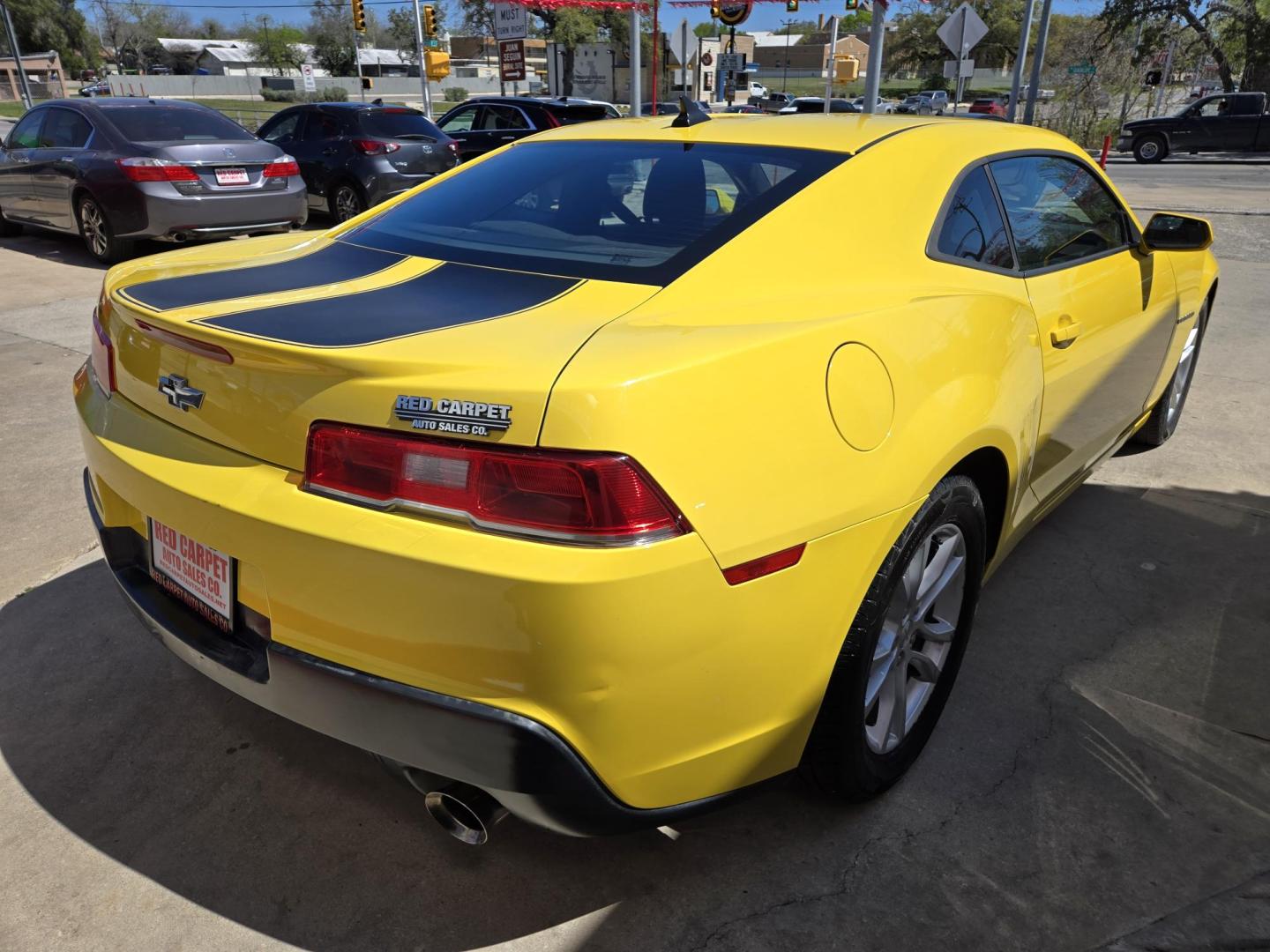 2014 YELLOW Chevrolet Camaro 2LS Coupe (2G1FA1E34E9) with an 3.6L V6 DOHC 24V FFV engine, 6-Speed Automatic transmission, located at 503 West Court, Seguin, TX, 78155, (830) 379-3373, 29.568621, -97.969803 - 2014 Chevrolet Camaro 2LS Coupe with a 3.6L V6 DOHC 24V FFV, Automatic, Tilt, Cruise, AM/FM/CD/AUX Stereo, Power Windows, Locks and Side Mirrors, Automatic Headlights, Alloy Wheels, Onstar Capability, Rear Defroster and more!! - Photo#2