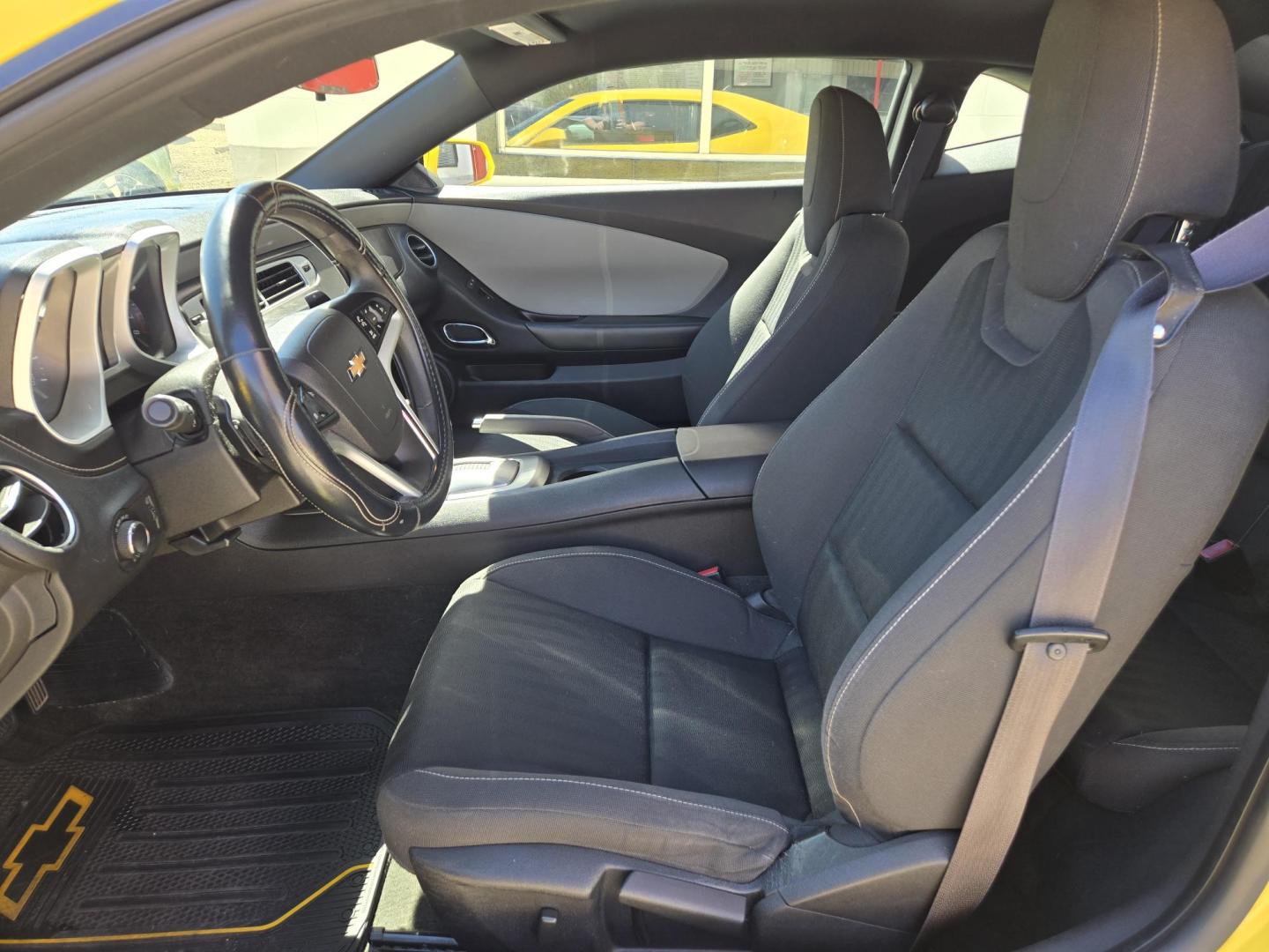 2014 YELLOW Chevrolet Camaro 2LS Coupe (2G1FA1E34E9) with an 3.6L V6 DOHC 24V FFV engine, 6-Speed Automatic transmission, located at 503 West Court, Seguin, TX, 78155, (830) 379-3373, 29.568621, -97.969803 - 2014 Chevrolet Camaro 2LS Coupe with a 3.6L V6 DOHC 24V FFV, Automatic, Tilt, Cruise, AM/FM/CD/AUX Stereo, Power Windows, Locks and Side Mirrors, Automatic Headlights, Alloy Wheels, Onstar Capability, Rear Defroster and more!! - Photo#4