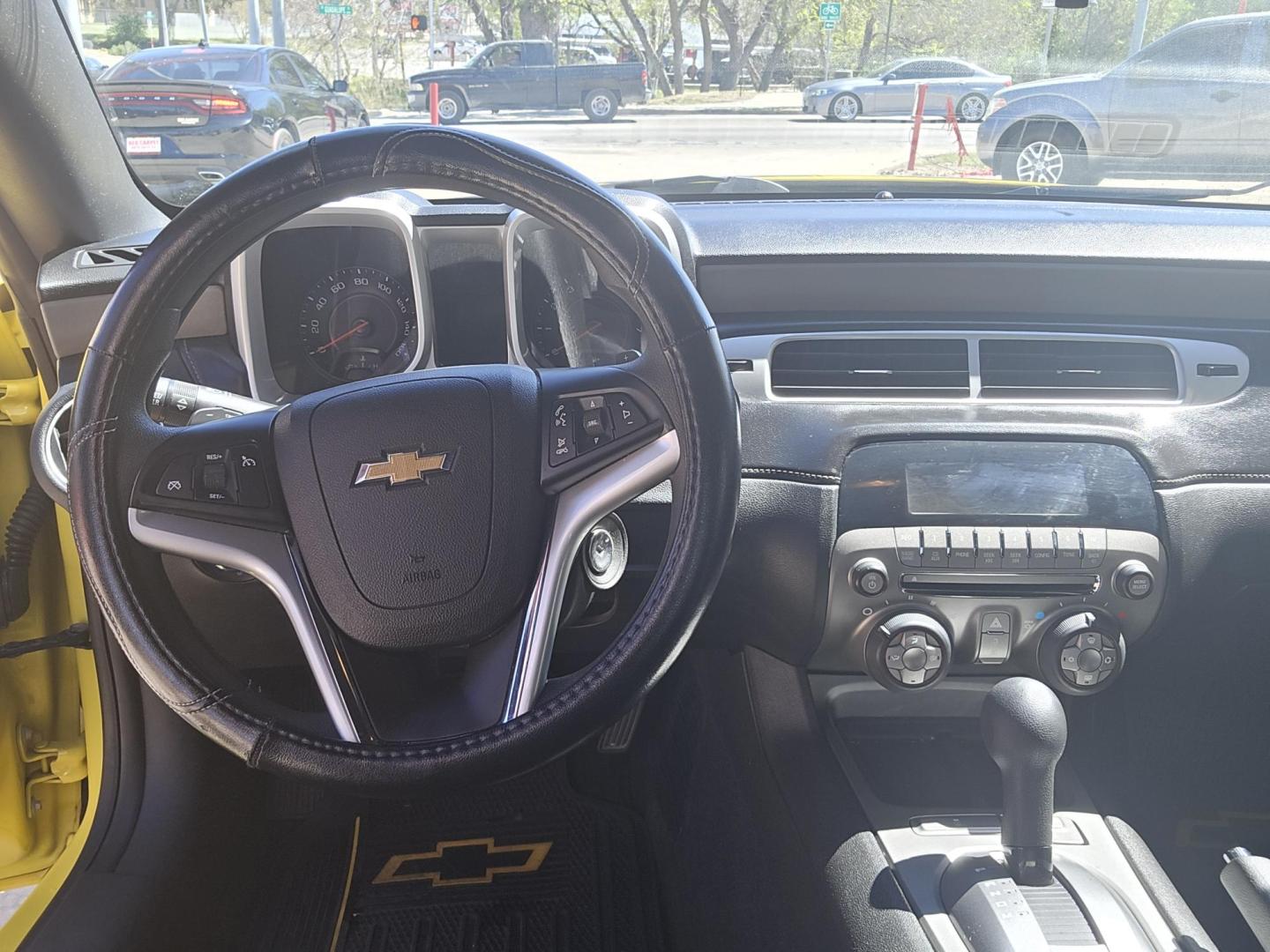 2014 YELLOW Chevrolet Camaro 2LS Coupe (2G1FA1E34E9) with an 3.6L V6 DOHC 24V FFV engine, 6-Speed Automatic transmission, located at 503 West Court, Seguin, TX, 78155, (830) 379-3373, 29.568621, -97.969803 - 2014 Chevrolet Camaro 2LS Coupe with a 3.6L V6 DOHC 24V FFV, Automatic, Tilt, Cruise, AM/FM/CD/AUX Stereo, Power Windows, Locks and Side Mirrors, Automatic Headlights, Alloy Wheels, Onstar Capability, Rear Defroster and more!! - Photo#5