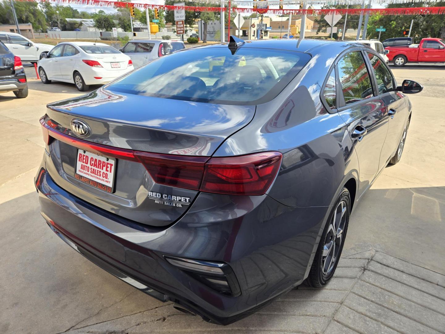 2020 GRAY Kia Forte FE 6M (3KPF24AD6LE) with an 2.0L L4 DOHC 16V engine, Automatic transmission, located at 503 West Court, Seguin, TX, 78155, (830) 379-3373, 29.568621, -97.969803 - 2020 Kia Forte FE with a 2.0L L4 DOHC 16V, Automatic, Tilt, Cruise, AM/FM/AUX Touchscreen Stereo, Power Windows, Locks and Side Mirrors, Alloy Wheels, Backup Camera and more!! - Photo#2