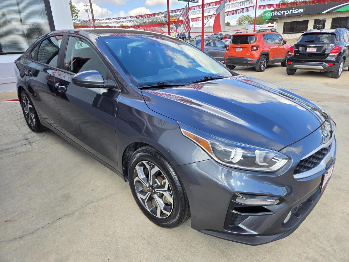 2020 GRAY Kia Forte FE 6M (3KPF24AD6LE) with an 2.0L L4 DOHC 16V engine, Automatic transmission, located at 503 West Court, Seguin, TX, 78155, (830) 379-3373, 29.568621, -97.969803 - 2020 Kia Forte FE with a 2.0L L4 DOHC 16V, Automatic, Tilt, Cruise, AM/FM/AUX Touchscreen Stereo, Power Windows, Locks and Side Mirrors, Alloy Wheels, Backup Camera and more!! - Photo#1