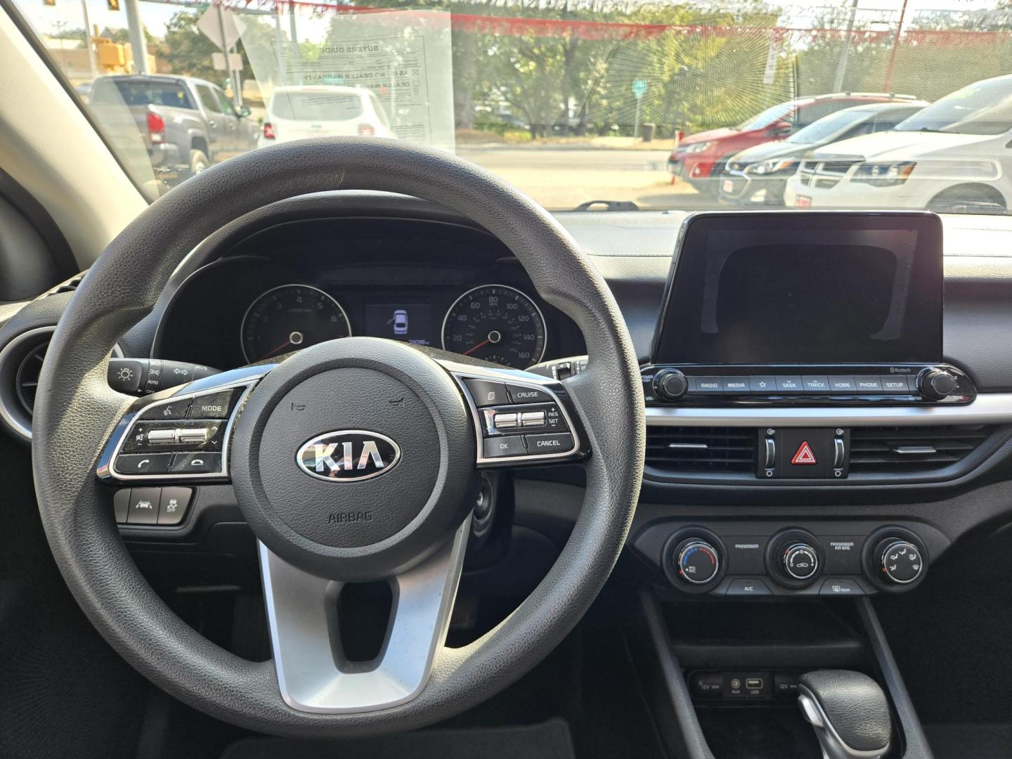 2020 GRAY Kia Forte FE 6M (3KPF24AD6LE) with an 2.0L L4 DOHC 16V engine, Automatic transmission, located at 503 West Court, Seguin, TX, 78155, (830) 379-3373, 29.568621, -97.969803 - 2020 Kia Forte FE with a 2.0L L4 DOHC 16V, Automatic, Tilt, Cruise, AM/FM/AUX Touchscreen Stereo, Power Windows, Locks and Side Mirrors, Alloy Wheels, Backup Camera and more!! - Photo#5