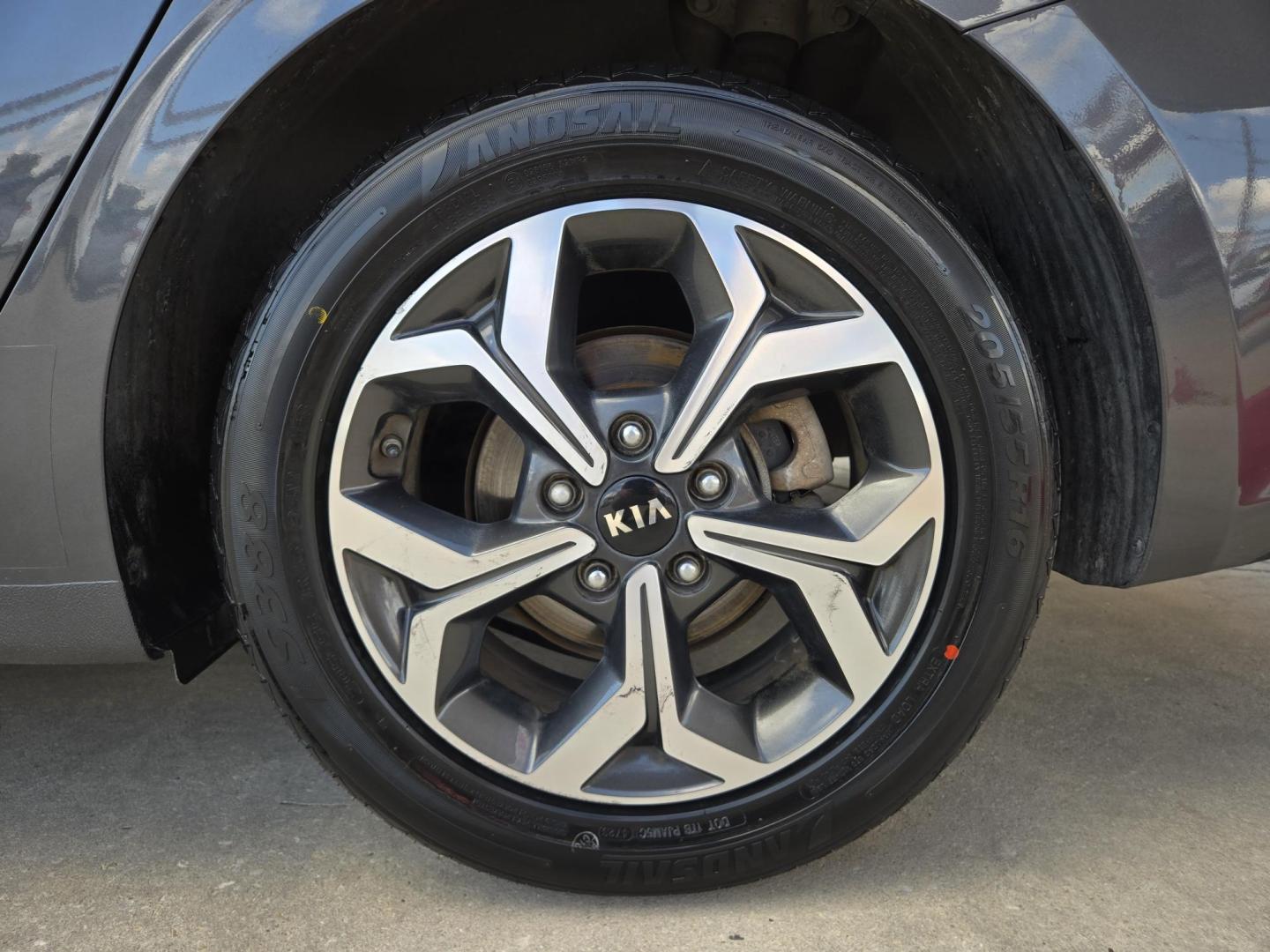 2020 GRAY Kia Forte FE 6M (3KPF24AD6LE) with an 2.0L L4 DOHC 16V engine, Automatic transmission, located at 503 West Court, Seguin, TX, 78155, (830) 379-3373, 29.568621, -97.969803 - 2020 Kia Forte FE with a 2.0L L4 DOHC 16V, Automatic, Tilt, Cruise, AM/FM/AUX Touchscreen Stereo, Power Windows, Locks and Side Mirrors, Alloy Wheels, Backup Camera and more!! - Photo#8