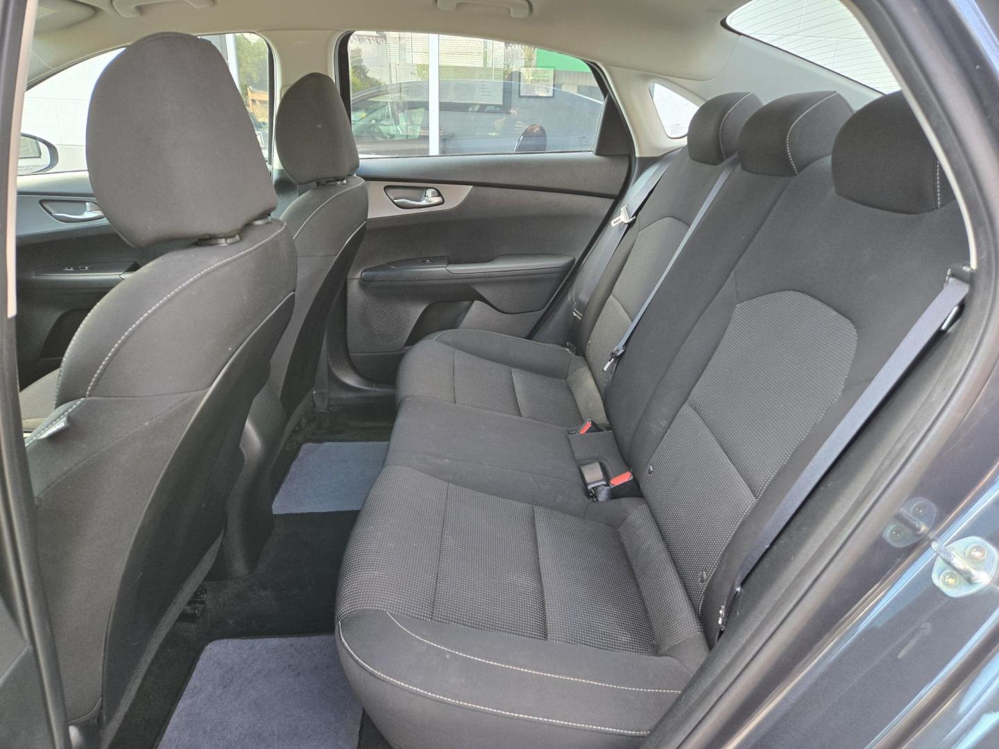 2020 GRAY Kia Forte FE 6M (3KPF24AD6LE) with an 2.0L L4 DOHC 16V engine, Automatic transmission, located at 503 West Court, Seguin, TX, 78155, (830) 379-3373, 29.568621, -97.969803 - 2020 Kia Forte FE with a 2.0L L4 DOHC 16V, Automatic, Tilt, Cruise, AM/FM/AUX Touchscreen Stereo, Power Windows, Locks and Side Mirrors, Alloy Wheels, Backup Camera and more!! - Photo#6