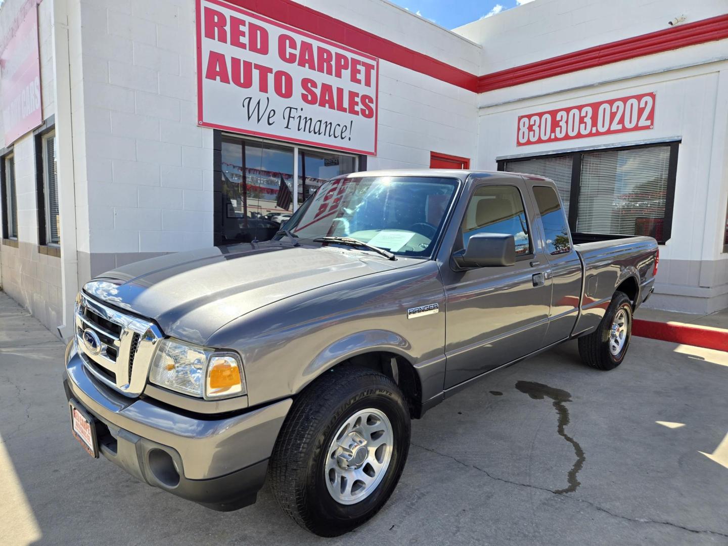 2011 GRAY Ford Ranger Sport SuperCab 4-Door 2WD (1FTKR4EE0BP) with an 4.0L V6 SOHC 12V engine, Automatic transmission, located at 503 West Court, Seguin, TX, 78155, (830) 379-3373, 29.568621, -97.969803 - Photo#0