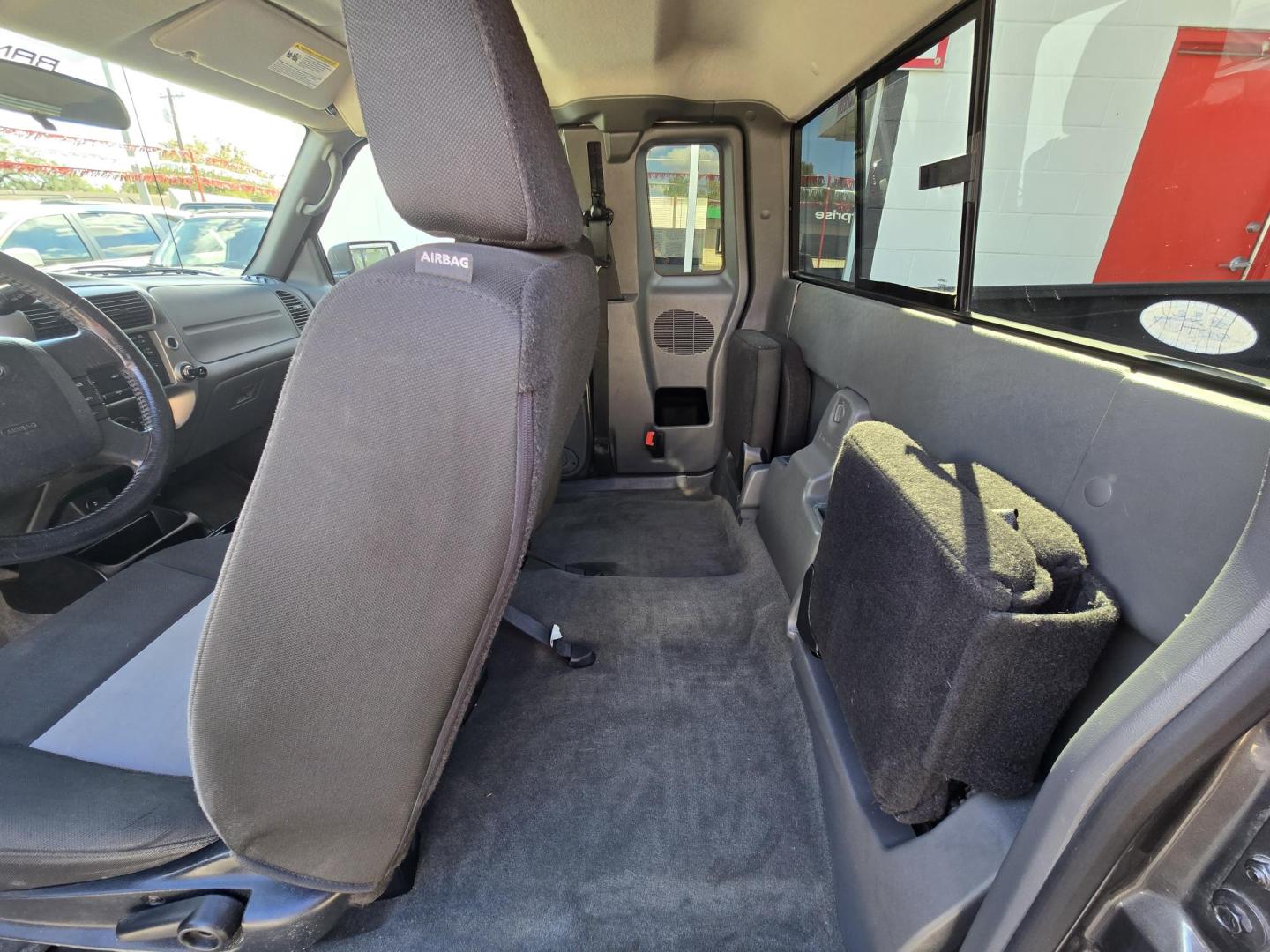 2011 GRAY Ford Ranger Sport SuperCab 4-Door 2WD (1FTKR4EE0BP) with an 4.0L V6 SOHC 12V engine, Automatic transmission, located at 503 West Court, Seguin, TX, 78155, (830) 379-3373, 29.568621, -97.969803 - Photo#7