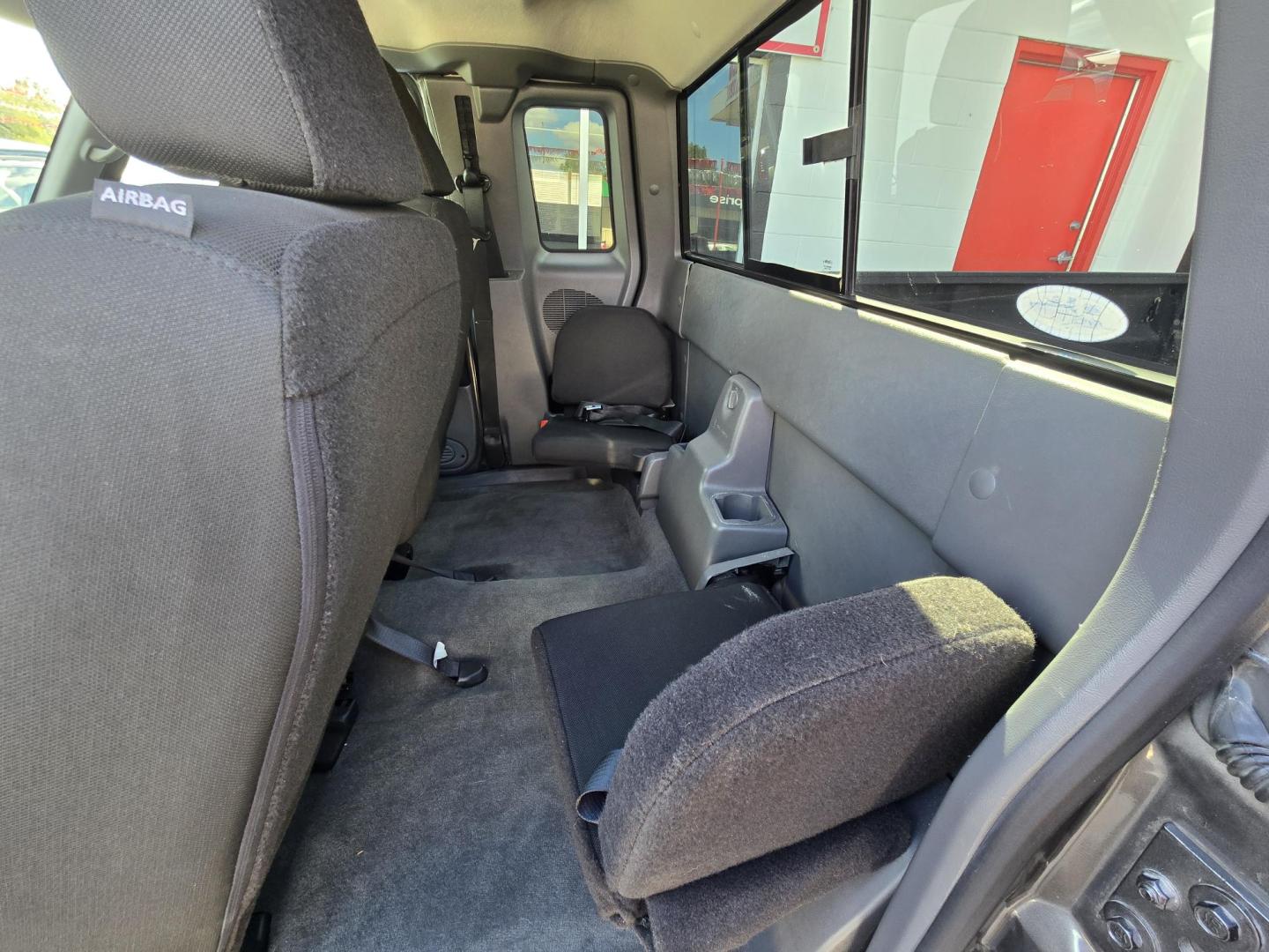 2011 GRAY Ford Ranger Sport SuperCab 4-Door 2WD (1FTKR4EE0BP) with an 4.0L V6 SOHC 12V engine, Automatic transmission, located at 503 West Court, Seguin, TX, 78155, (830) 379-3373, 29.568621, -97.969803 - Photo#6
