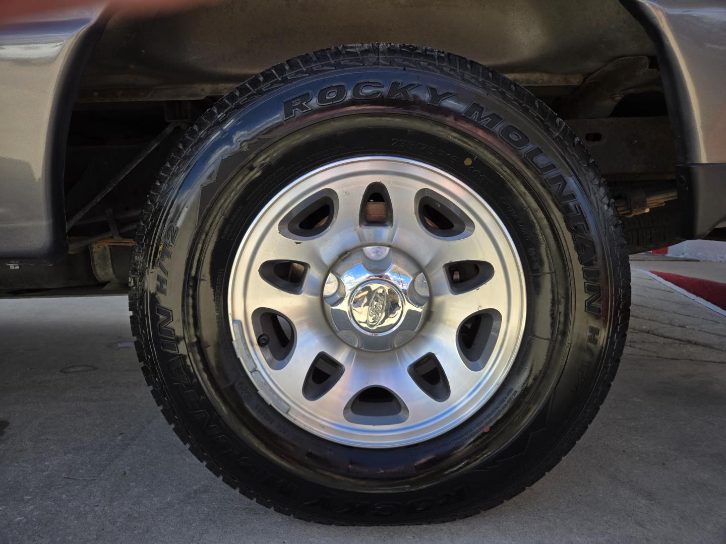 2011 GRAY Ford Ranger Sport SuperCab 4-Door 2WD (1FTKR4EE0BP) with an 4.0L V6 SOHC 12V engine, Automatic transmission, located at 503 West Court, Seguin, TX, 78155, (830) 379-3373, 29.568621, -97.969803 - Photo#8