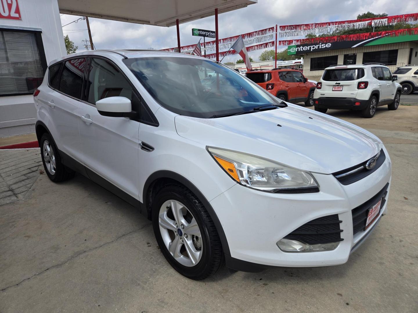 2014 WHITE Ford Escape SE FWD (1FMCU0G99EU) with an 2.0L L4 DOHC 16V engine, 6-Speed Automatic transmission, located at 503 West Court, Seguin, TX, 78155, (830) 379-3373, 29.568621, -97.969803 - 2014 Ford Escape SE FWD with a 2.0L L4 DOHC 16V, Automatic, Tilt, Cruise, AM/FM/CD Stereo, Power Windows, Locks, Seats and Side Mirrors, Bluetooth, Automatic Headlights, Power Sunroof, Alloy Wheels, Backup Camera, Rear Wiper, Rear Defroster and more!! - Photo#1