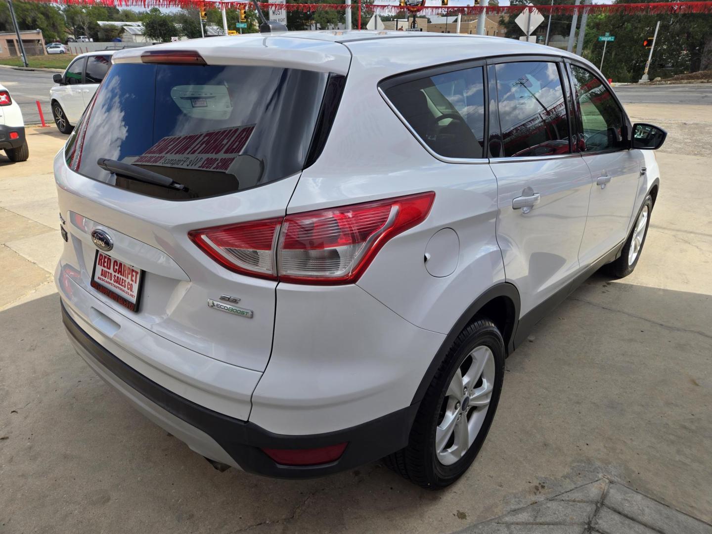 2014 WHITE Ford Escape SE FWD (1FMCU0G99EU) with an 2.0L L4 DOHC 16V engine, 6-Speed Automatic transmission, located at 503 West Court, Seguin, TX, 78155, (830) 379-3373, 29.568621, -97.969803 - 2014 Ford Escape SE FWD with a 2.0L L4 DOHC 16V, Automatic, Tilt, Cruise, AM/FM/CD Stereo, Power Windows, Locks, Seats and Side Mirrors, Bluetooth, Automatic Headlights, Power Sunroof, Alloy Wheels, Backup Camera, Rear Wiper, Rear Defroster and more!! - Photo#2