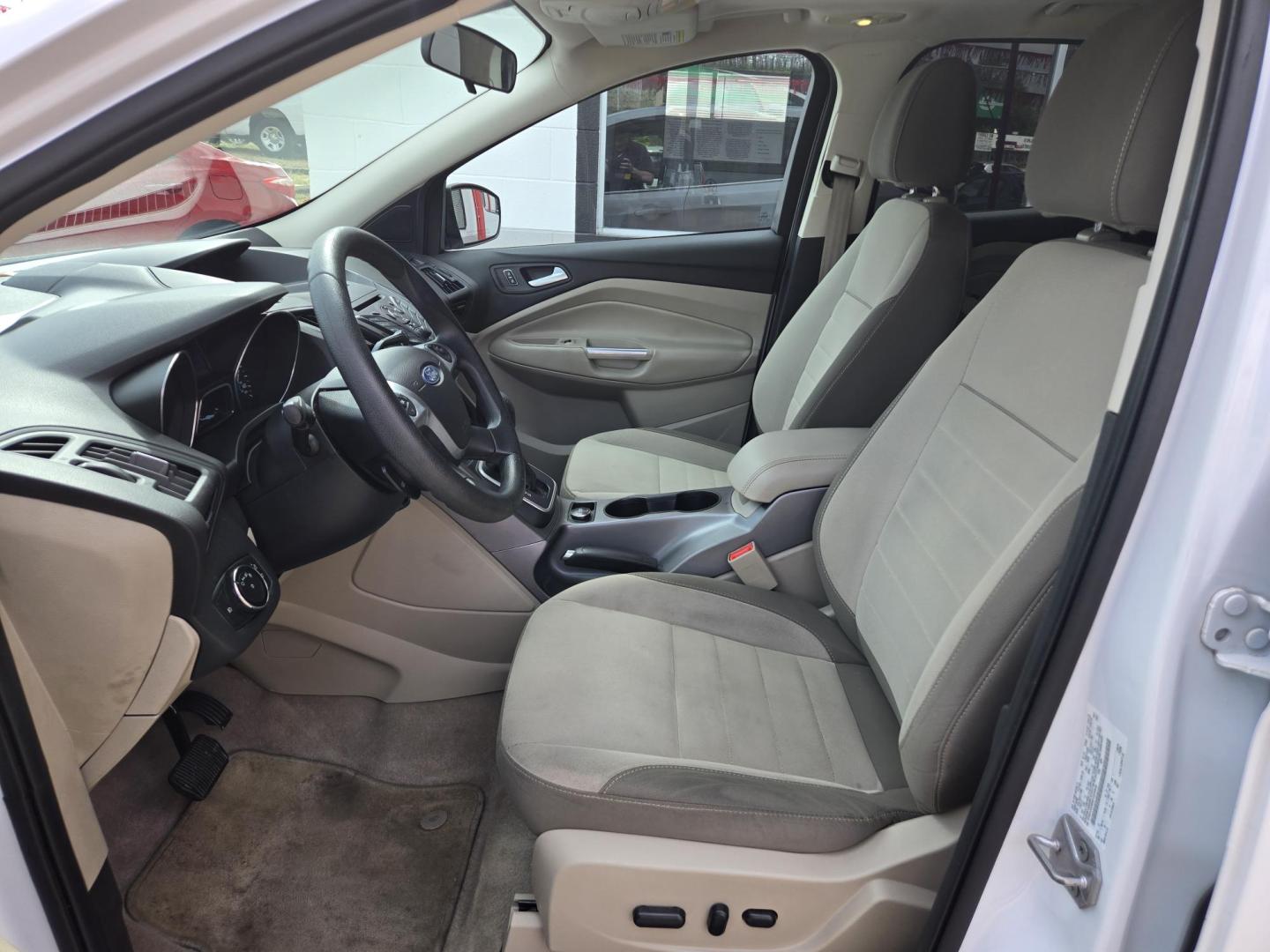 2014 WHITE Ford Escape SE FWD (1FMCU0G99EU) with an 2.0L L4 DOHC 16V engine, 6-Speed Automatic transmission, located at 503 West Court, Seguin, TX, 78155, (830) 379-3373, 29.568621, -97.969803 - 2014 Ford Escape SE FWD with a 2.0L L4 DOHC 16V, Automatic, Tilt, Cruise, AM/FM/CD Stereo, Power Windows, Locks, Seats and Side Mirrors, Bluetooth, Automatic Headlights, Power Sunroof, Alloy Wheels, Backup Camera, Rear Wiper, Rear Defroster and more!! - Photo#4