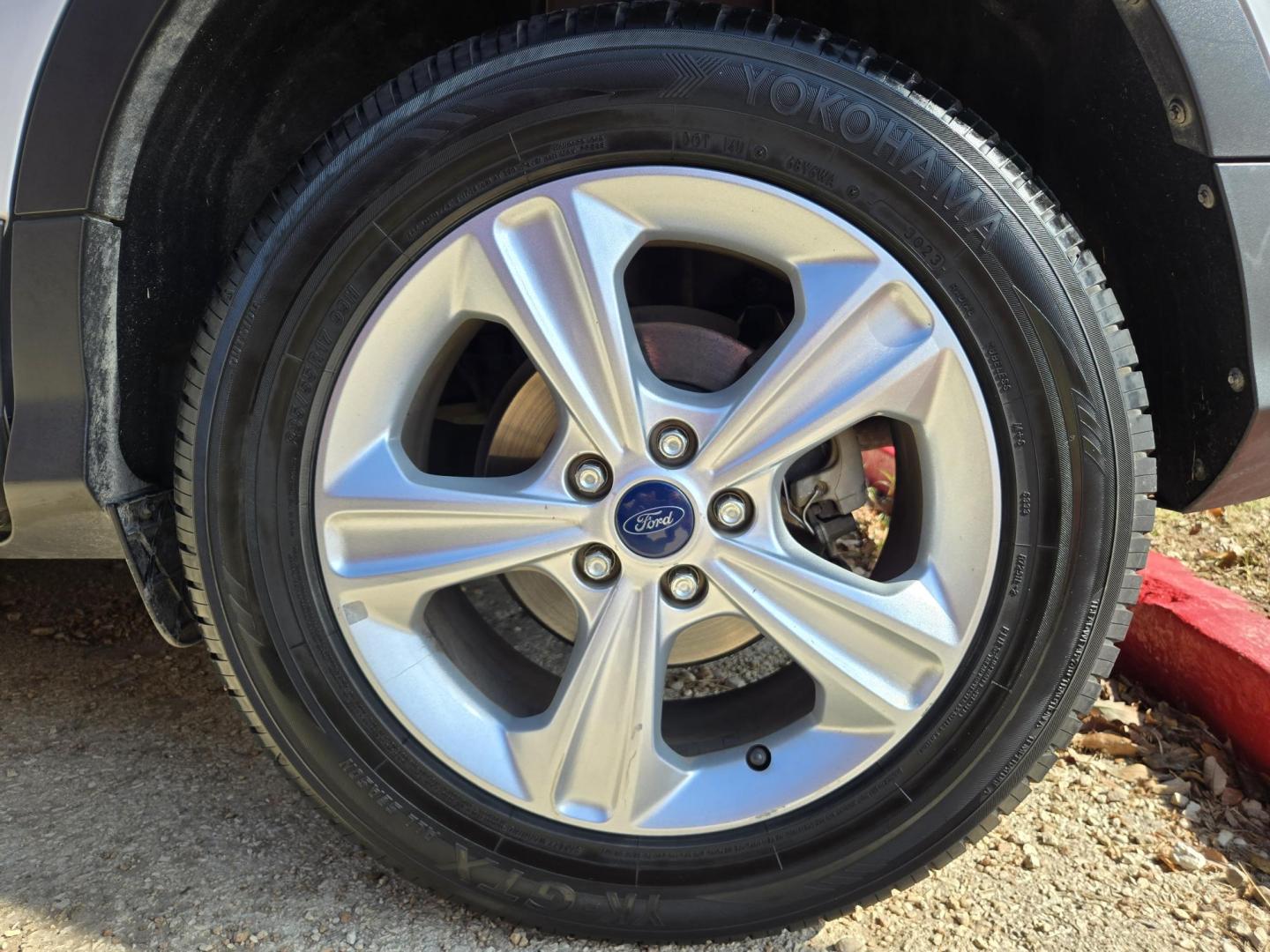 2014 WHITE Ford Escape SE FWD (1FMCU0G99EU) with an 2.0L L4 DOHC 16V engine, 6-Speed Automatic transmission, located at 503 West Court, Seguin, TX, 78155, (830) 379-3373, 29.568621, -97.969803 - 2014 Ford Escape SE FWD with a 2.0L L4 DOHC 16V, Automatic, Tilt, Cruise, AM/FM/CD Stereo, Power Windows, Locks, Seats and Side Mirrors, Bluetooth, Automatic Headlights, Power Sunroof, Alloy Wheels, Backup Camera, Rear Wiper, Rear Defroster and more!! - Photo#8