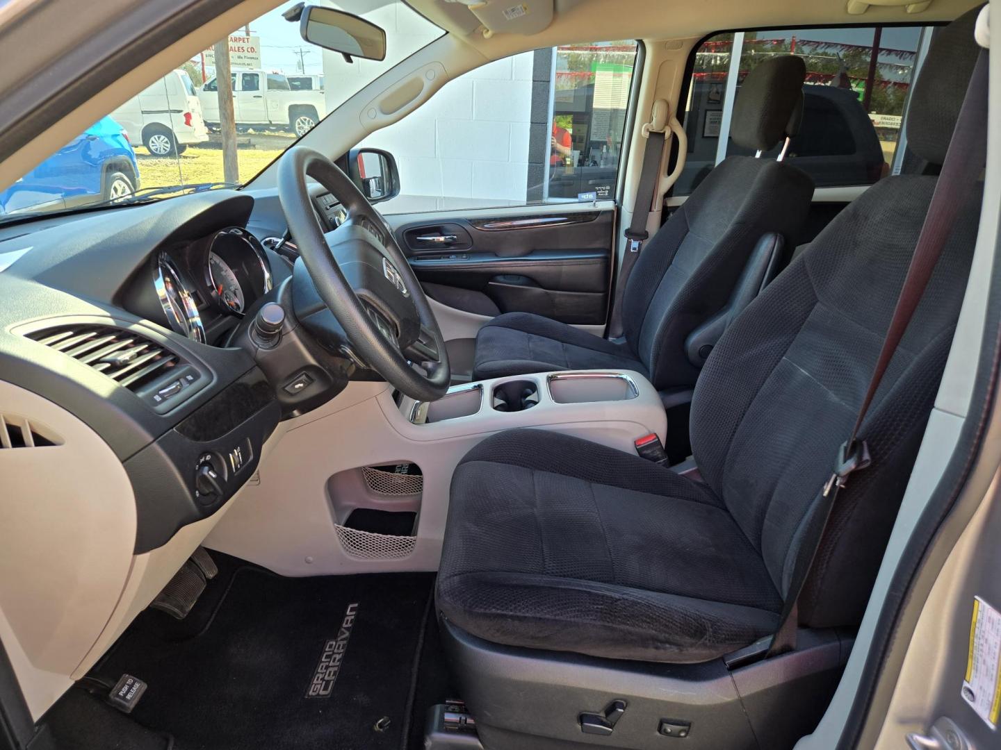 2014 GRAY Dodge Grand Caravan SXT (2C4RDGCG8ER) with an 3.6L V6 DOHC 24V engine, 6-Speed Automatic transmission, located at 503 West Court, Seguin, TX, 78155, (830) 379-3373, 29.568621, -97.969803 - 2014 Dodge Grand Caravan SXT with a 3.6L V6 DOHC 24V, Automatic, Tilt, Cruise, AM/FM/CD/AUX Stereo, Power Windows, Locks, Seat and Side Mirrors, Stow n Go Seating System, Dual Climate Control, Rear A/C, Power Sliding Side Doors, Power Rear Hatch, Tinted Windows, Alloy Wheels, Rear Wiper, Rear Defros - Photo#4