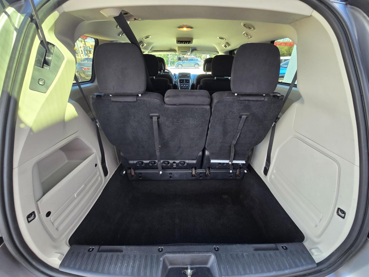 2014 GRAY Dodge Grand Caravan SXT (2C4RDGCG8ER) with an 3.6L V6 DOHC 24V engine, 6-Speed Automatic transmission, located at 503 West Court, Seguin, TX, 78155, (830) 379-3373, 29.568621, -97.969803 - 2014 Dodge Grand Caravan SXT with a 3.6L V6 DOHC 24V, Automatic, Tilt, Cruise, AM/FM/CD/AUX Stereo, Power Windows, Locks, Seat and Side Mirrors, Stow n Go Seating System, Dual Climate Control, Rear A/C, Power Sliding Side Doors, Power Rear Hatch, Tinted Windows, Alloy Wheels, Rear Wiper, Rear Defros - Photo#8