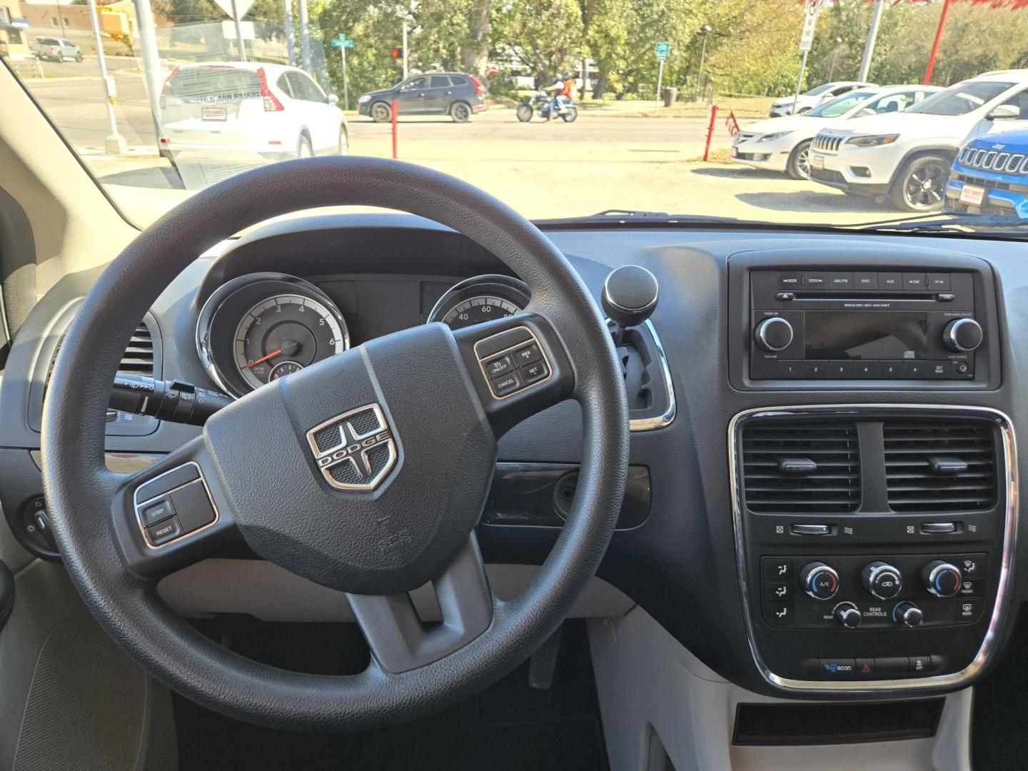2014 GRAY Dodge Grand Caravan SXT (2C4RDGCG8ER) with an 3.6L V6 DOHC 24V engine, 6-Speed Automatic transmission, located at 503 West Court, Seguin, TX, 78155, (830) 379-3373, 29.568621, -97.969803 - 2014 Dodge Grand Caravan SXT with a 3.6L V6 DOHC 24V, Automatic, Tilt, Cruise, AM/FM/CD/AUX Stereo, Power Windows, Locks, Seat and Side Mirrors, Stow n Go Seating System, Dual Climate Control, Rear A/C, Power Sliding Side Doors, Power Rear Hatch, Tinted Windows, Alloy Wheels, Rear Wiper, Rear Defros - Photo#5
