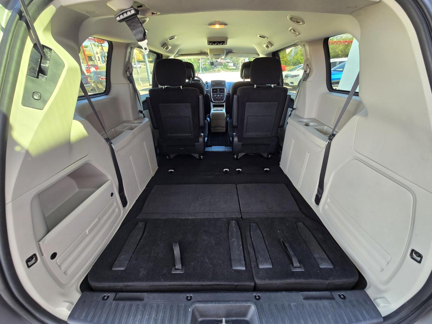 2014 GRAY Dodge Grand Caravan SXT (2C4RDGCG8ER) with an 3.6L V6 DOHC 24V engine, 6-Speed Automatic transmission, located at 503 West Court, Seguin, TX, 78155, (830) 379-3373, 29.568621, -97.969803 - 2014 Dodge Grand Caravan SXT with a 3.6L V6 DOHC 24V, Automatic, Tilt, Cruise, AM/FM/CD/AUX Stereo, Power Windows, Locks, Seat and Side Mirrors, Stow n Go Seating System, Dual Climate Control, Rear A/C, Power Sliding Side Doors, Power Rear Hatch, Tinted Windows, Alloy Wheels, Rear Wiper, Rear Defros - Photo#9