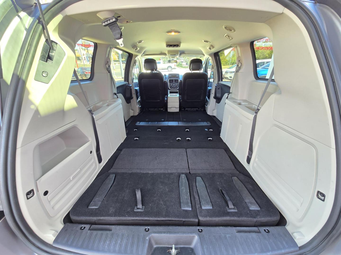 2014 GRAY Dodge Grand Caravan SXT (2C4RDGCG8ER) with an 3.6L V6 DOHC 24V engine, 6-Speed Automatic transmission, located at 503 West Court, Seguin, TX, 78155, (830) 379-3373, 29.568621, -97.969803 - 2014 Dodge Grand Caravan SXT with a 3.6L V6 DOHC 24V, Automatic, Tilt, Cruise, AM/FM/CD/AUX Stereo, Power Windows, Locks, Seat and Side Mirrors, Stow n Go Seating System, Dual Climate Control, Rear A/C, Power Sliding Side Doors, Power Rear Hatch, Tinted Windows, Alloy Wheels, Rear Wiper, Rear Defros - Photo#10