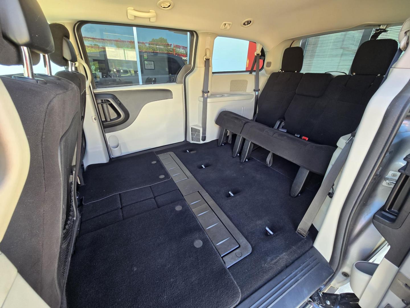 2014 GRAY Dodge Grand Caravan SXT (2C4RDGCG8ER) with an 3.6L V6 DOHC 24V engine, 6-Speed Automatic transmission, located at 503 West Court, Seguin, TX, 78155, (830) 379-3373, 29.568621, -97.969803 - 2014 Dodge Grand Caravan SXT with a 3.6L V6 DOHC 24V, Automatic, Tilt, Cruise, AM/FM/CD/AUX Stereo, Power Windows, Locks, Seat and Side Mirrors, Stow n Go Seating System, Dual Climate Control, Rear A/C, Power Sliding Side Doors, Power Rear Hatch, Tinted Windows, Alloy Wheels, Rear Wiper, Rear Defros - Photo#11