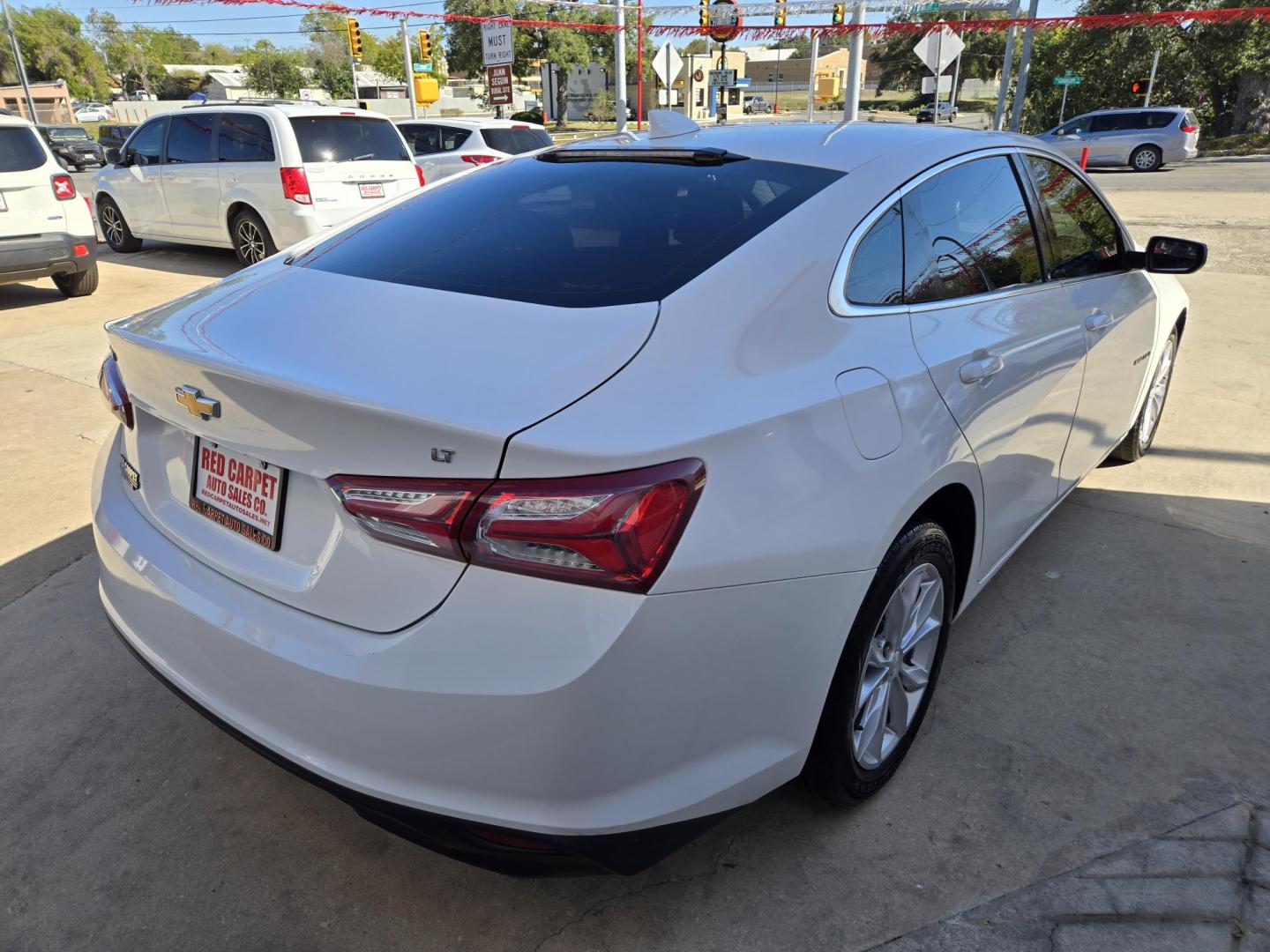 2019 WHITE Chevrolet Malibu LT (1G1ZD5ST1KF) with an 1.5L L4 DOHC 16V engine, Automatic transmission, located at 503 West Court, Seguin, TX, 78155, (830) 379-3373, 29.568621, -97.969803 - 2019 Chevrolet Malibu LT with a 1.5L L4 DOHC 16V, Automatic, Tilt, Cruise, AM/FM Touchscreen Stereo, Power Windows, Locks, Seat and Side Mirrors, Bluetooth, Dual Climate Control, Onstar Capability, Tinted Windows, Alloy Wheels, Automatic Headlights, Heated Seats, Backup Camera, Rear Defroster and mo - Photo#2