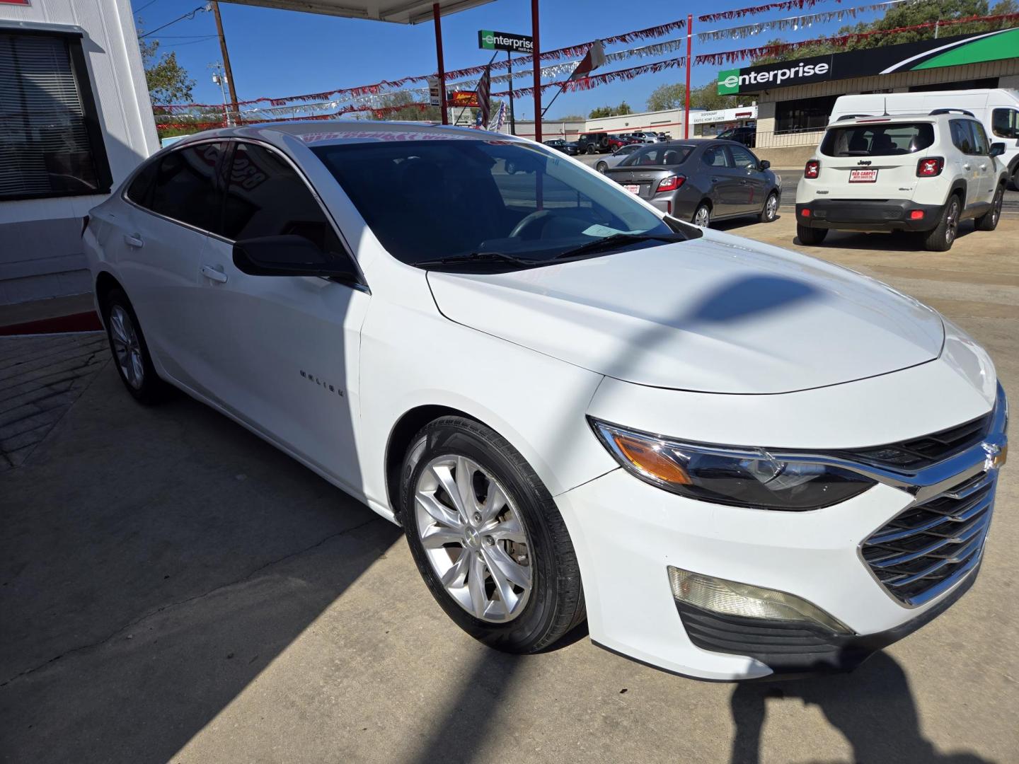 2019 WHITE Chevrolet Malibu LT (1G1ZD5ST1KF) with an 1.5L L4 DOHC 16V engine, Automatic transmission, located at 503 West Court, Seguin, TX, 78155, (830) 379-3373, 29.568621, -97.969803 - 2019 Chevrolet Malibu LT with a 1.5L L4 DOHC 16V, Automatic, Tilt, Cruise, AM/FM Touchscreen Stereo, Power Windows, Locks, Seat and Side Mirrors, Bluetooth, Dual Climate Control, Onstar Capability, Tinted Windows, Alloy Wheels, Automatic Headlights, Heated Seats, Backup Camera, Rear Defroster and mo - Photo#1