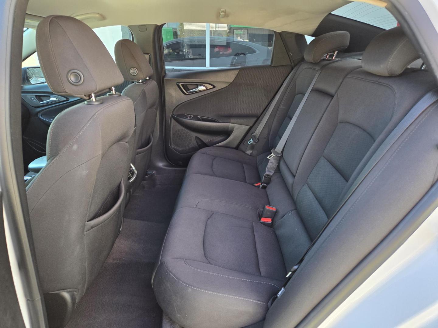 2019 WHITE Chevrolet Malibu LT (1G1ZD5ST1KF) with an 1.5L L4 DOHC 16V engine, Automatic transmission, located at 503 West Court, Seguin, TX, 78155, (830) 379-3373, 29.568621, -97.969803 - 2019 Chevrolet Malibu LT with a 1.5L L4 DOHC 16V, Automatic, Tilt, Cruise, AM/FM Touchscreen Stereo, Power Windows, Locks, Seat and Side Mirrors, Bluetooth, Dual Climate Control, Onstar Capability, Tinted Windows, Alloy Wheels, Automatic Headlights, Heated Seats, Backup Camera, Rear Defroster and mo - Photo#6