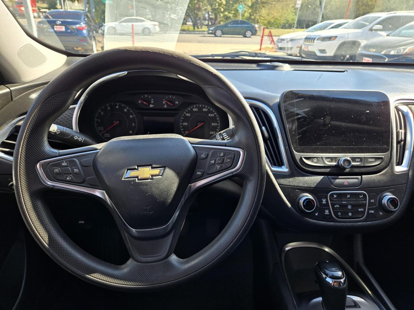 2019 WHITE Chevrolet Malibu LT (1G1ZD5ST1KF) with an 1.5L L4 DOHC 16V engine, Automatic transmission, located at 503 West Court, Seguin, TX, 78155, (830) 379-3373, 29.568621, -97.969803 - 2019 Chevrolet Malibu LT with a 1.5L L4 DOHC 16V, Automatic, Tilt, Cruise, AM/FM Touchscreen Stereo, Power Windows, Locks, Seat and Side Mirrors, Bluetooth, Dual Climate Control, Onstar Capability, Tinted Windows, Alloy Wheels, Automatic Headlights, Heated Seats, Backup Camera, Rear Defroster and mo - Photo#5