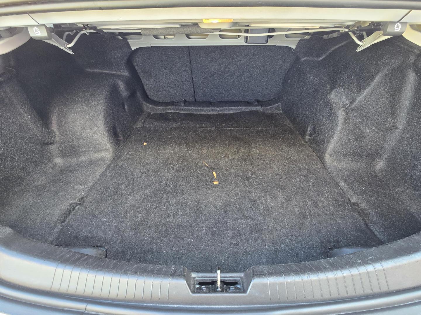 2019 WHITE Chevrolet Malibu LT (1G1ZD5ST1KF) with an 1.5L L4 DOHC 16V engine, Automatic transmission, located at 503 West Court, Seguin, TX, 78155, (830) 379-3373, 29.568621, -97.969803 - 2019 Chevrolet Malibu LT with a 1.5L L4 DOHC 16V, Automatic, Tilt, Cruise, AM/FM Touchscreen Stereo, Power Windows, Locks, Seat and Side Mirrors, Bluetooth, Dual Climate Control, Onstar Capability, Tinted Windows, Alloy Wheels, Automatic Headlights, Heated Seats, Backup Camera, Rear Defroster and mo - Photo#7