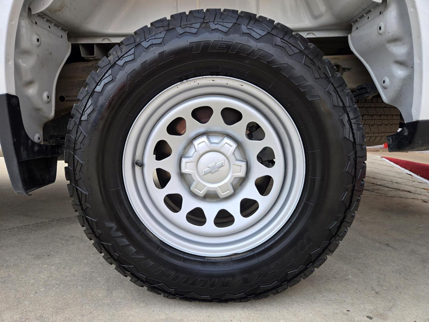 2020 WHITE Chevrolet Silverado 1500 Work Truck 2WD (3GCNWAEF3LG) with an 5.3L V8 OHV 16V engine, 6A transmission, located at 503 West Court, Seguin, TX, 78155, (830) 379-3373, 29.568621, -97.969803 - 2020 Chevrolet Silverado 1500 Work Truck 2WD with a 5.3L V8 OHV 16V, Automatic, Tilt, Cruise, AM/FM Touchscreen Stereo, Bluetooth, Backup Camera, Onstar Capability, Trailer Towing, Automatic Headlights, Headache Rack, Trailer Towing and more!! - Photo#6