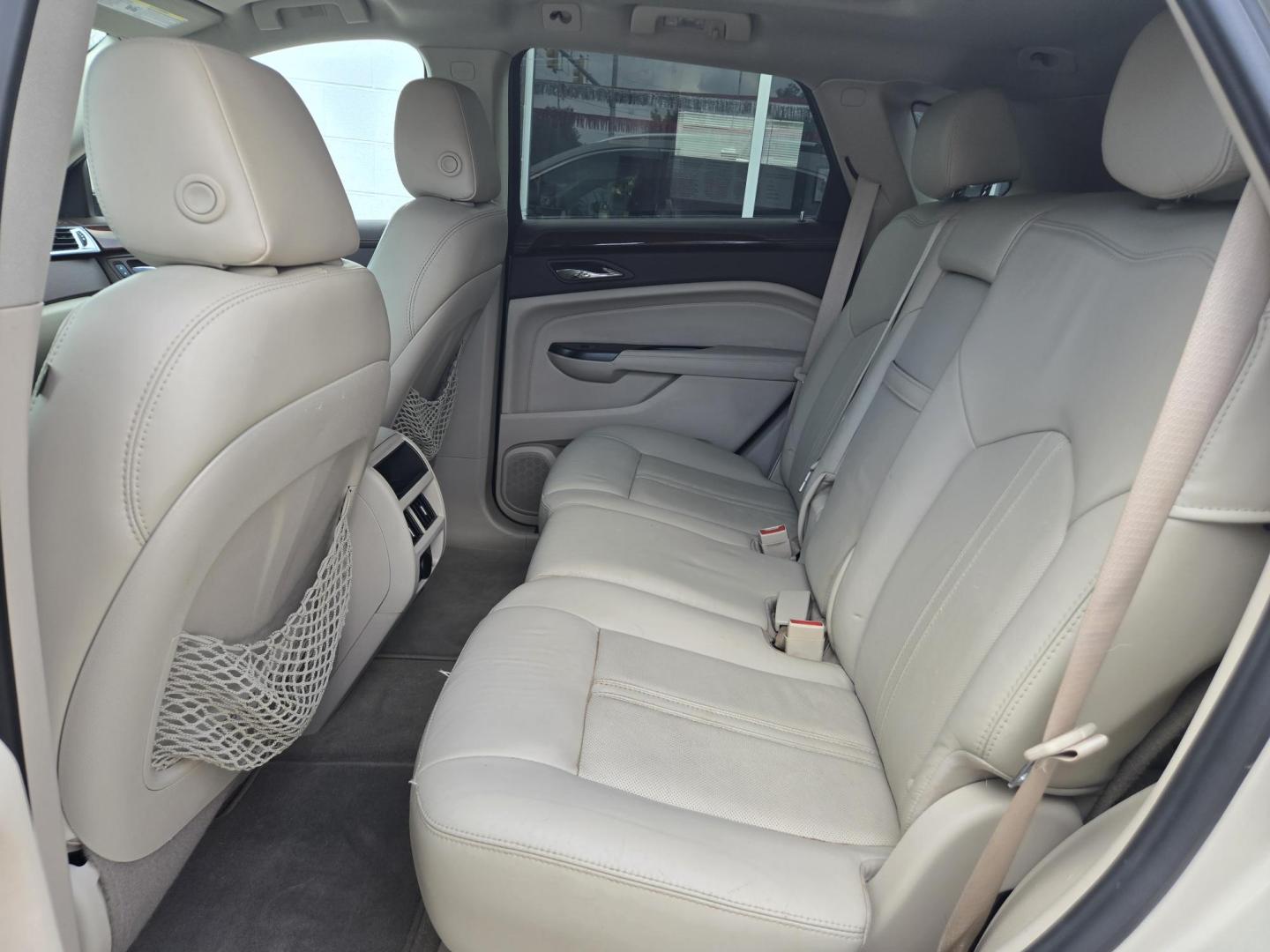 2015 GOLD Cadillac SRX Luxury Collection FWD (3GYFNBE37FS) with an 3.6L V6 DOHC 24V FFV engine, 6-Speed Automatic transmission, located at 503 West Court, Seguin, TX, 78155, (830) 379-3373, 29.568621, -97.969803 - Photo#6