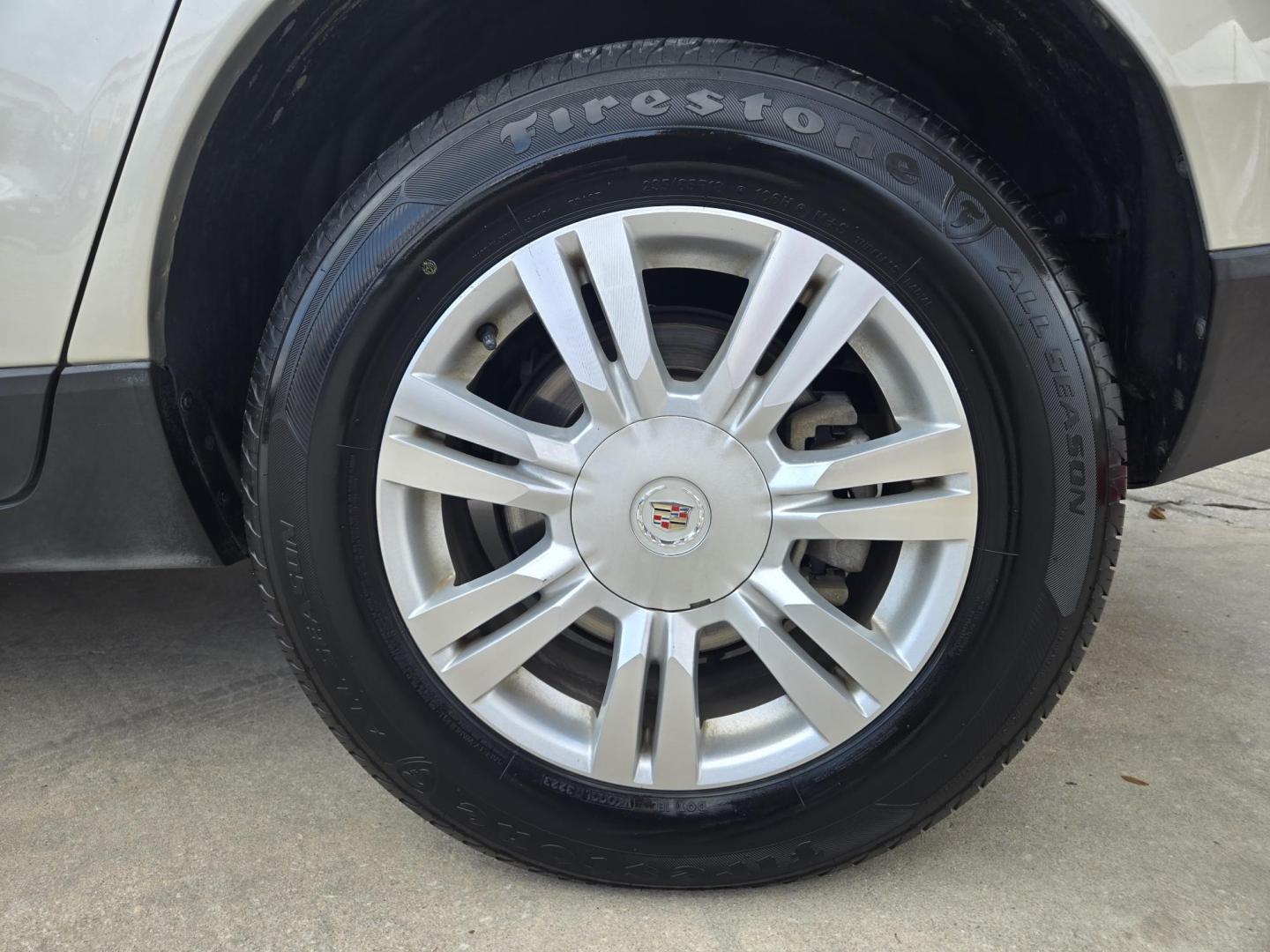 2015 GOLD Cadillac SRX Luxury Collection FWD (3GYFNBE37FS) with an 3.6L V6 DOHC 24V FFV engine, 6-Speed Automatic transmission, located at 503 West Court, Seguin, TX, 78155, (830) 379-3373, 29.568621, -97.969803 - Photo#8