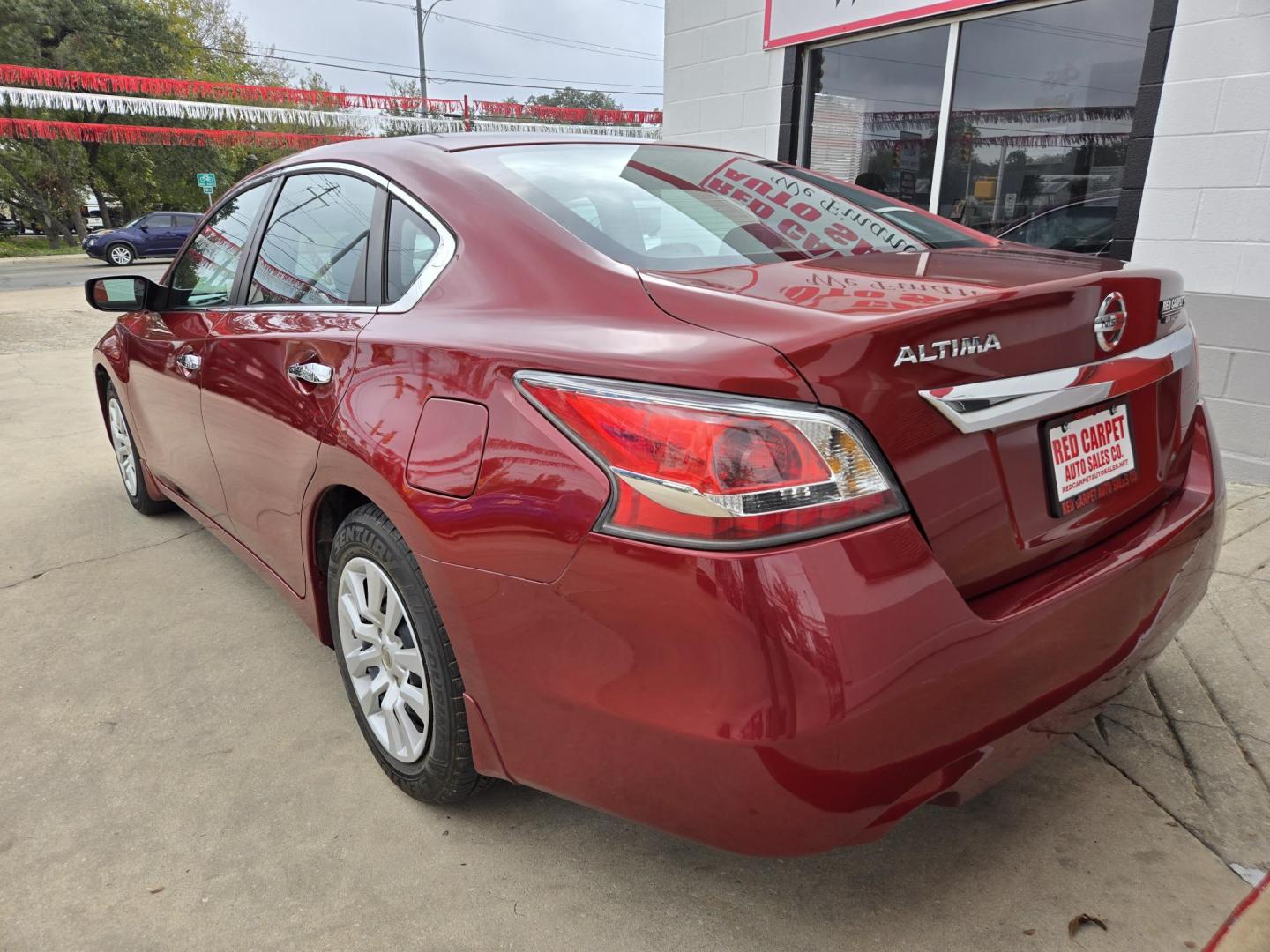 2015 Nissan Altima 2.5 S (1N4AL3AP4FN) with an 2.5L L4 DOHC 16V engine, Automatic transmission, located at 503 West Court, Seguin, TX, 78155, (830) 379-3373, 29.568621, -97.969803 - 2015 Nissan Altima 2.5 S with a 2.5L L4 DOHC 16V, Automatic, Tilt, Cruise, AM/FM/CD/AUX Stereo, Power Windows, Locks, Seat and Side Mirrors, Bluetooth, Rear Defroster and more!! - Photo#3