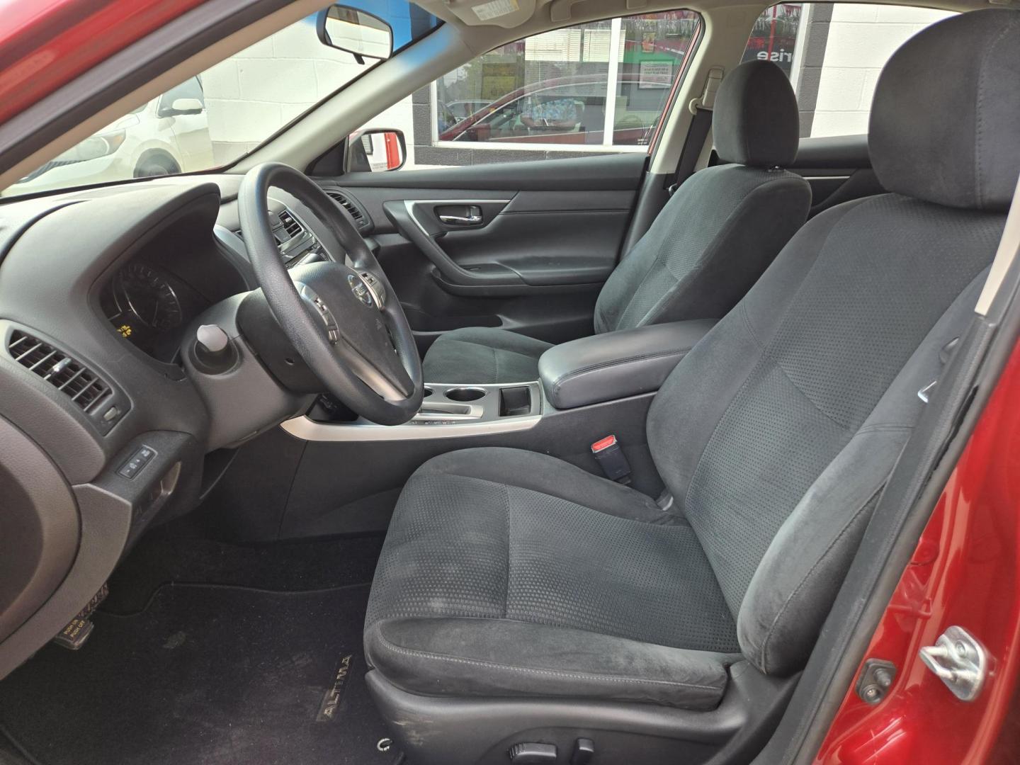 2015 Nissan Altima 2.5 S (1N4AL3AP4FN) with an 2.5L L4 DOHC 16V engine, Automatic transmission, located at 503 West Court, Seguin, TX, 78155, (830) 379-3373, 29.568621, -97.969803 - 2015 Nissan Altima 2.5 S with a 2.5L L4 DOHC 16V, Automatic, Tilt, Cruise, AM/FM/CD/AUX Stereo, Power Windows, Locks, Seat and Side Mirrors, Bluetooth, Rear Defroster and more!! - Photo#4