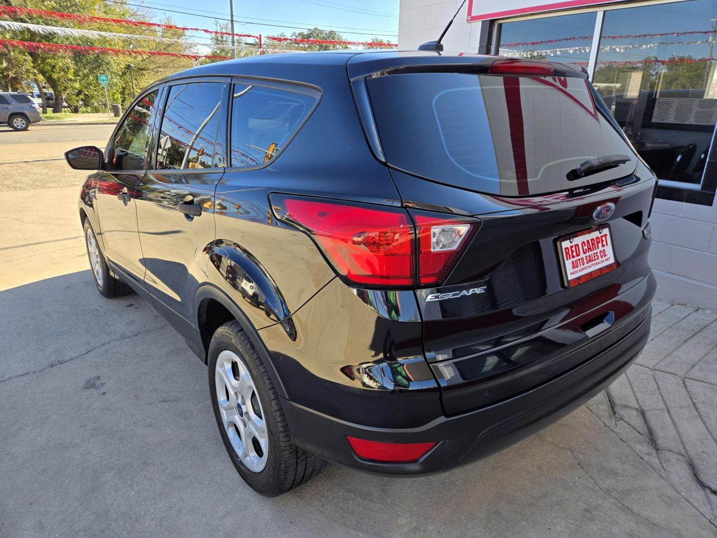 2019 Black Ford Escape S FWD (1FMCU0F76KU) with an 2.5L L4 DOHC 16V engine, 6A transmission, located at 503 West Court, Seguin, TX, 78155, (830) 379-3373, 29.568621, -97.969803 - 2019 Ford Escape S FWD with a 2.5L L4 DOHC 16V, Automatic, Tilt, Cruise, AM/FM Stereo, Power Windows, Locks and Side Mirrors, Bluetooth, Tinted Windows, Backup Camera, Automatic Headlights, Rear Wiper, Rear Defroster and more!! - Photo#3