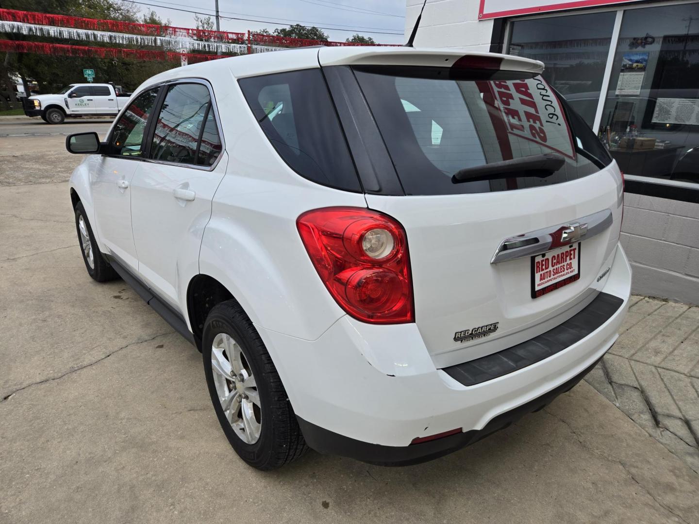 2011 WHITE Chevrolet Equinox LS 2WD (2CNALBEC5B6) with an 2.4L L4 DOHC 16V engine, 6-Speed Automatic transmission, located at 503 West Court, Seguin, TX, 78155, (830) 379-3373, 29.568621, -97.969803 - *Cash Special* 2011 Chevrolet Equinox LS 2WD with a 2.4L L4 DOHC 16V, Automatic, Tilt, Cruise, AM/FM/CD Stereo, Power Windows Locks and Side Mirrors, Bluetooth, Automatic Headlights, Onstar Capability, Alloy Wheels, Rear Wiper, Rear Defroster and more!! - Photo#3