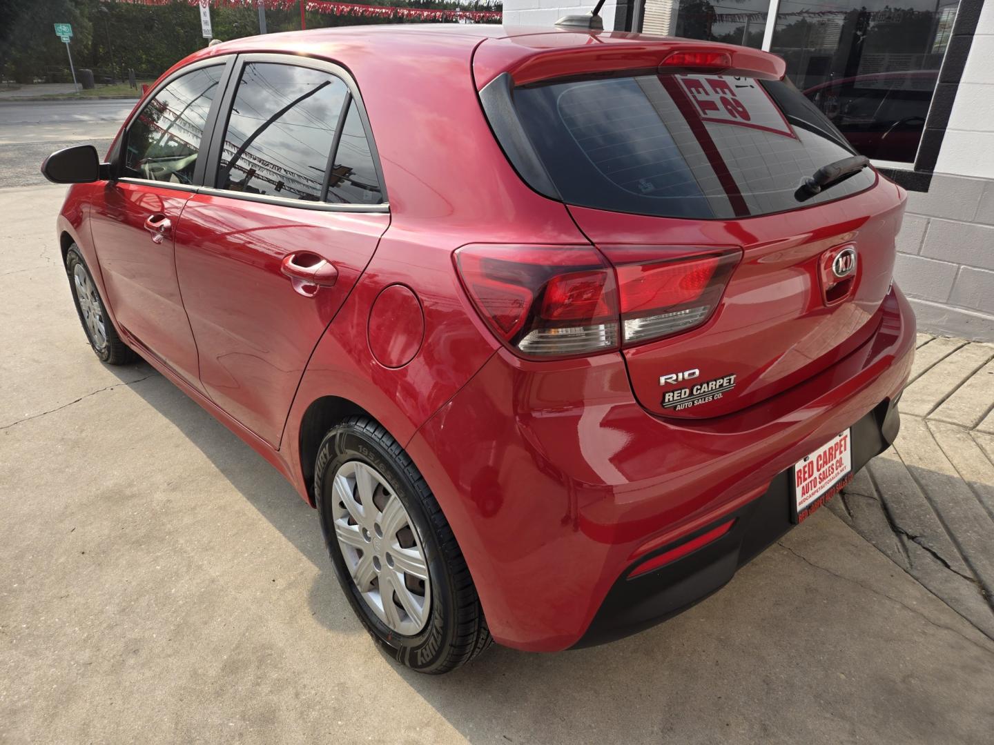2021 Red Kia Rio5 S (3KPA25AD3ME) with an 1.6L L4 DOHC 16V engine, Automatic transmission, located at 503 West Court, Seguin, TX, 78155, (830) 379-3373, 29.568621, -97.969803- Photo#3