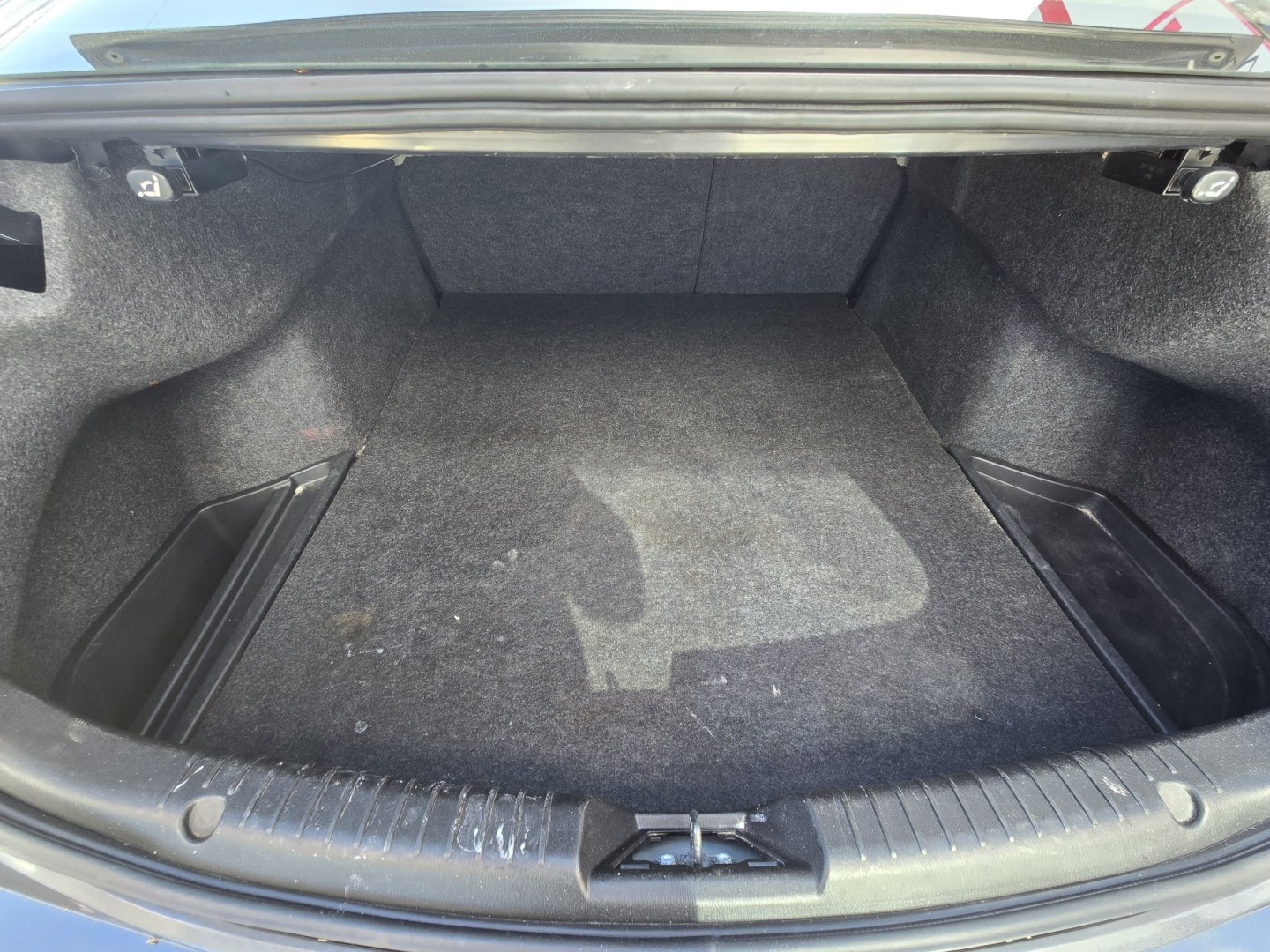 2014 GRAY Mazda Mazda6 i Sport AT (JM1GJ1U62E1) with an 2.5L L4 DOHC 16V engine, 6-Speed Automatic transmission, located at 503 West Court, Seguin, TX, 78155, (830) 379-3373, 29.568621, -97.969803 - 2014 Mazda Mazda6 i Sport AT with a 2.5L L4 DOHC 16V, Automatic, Tilt, Cruise, AM/FM/CD Touchscreen Stereo, Power Windows, Locks and Side Mirrors, Bluetooth, Backup Camera, Alloy Wheels, Rear Defroster and more!!- Photo#7