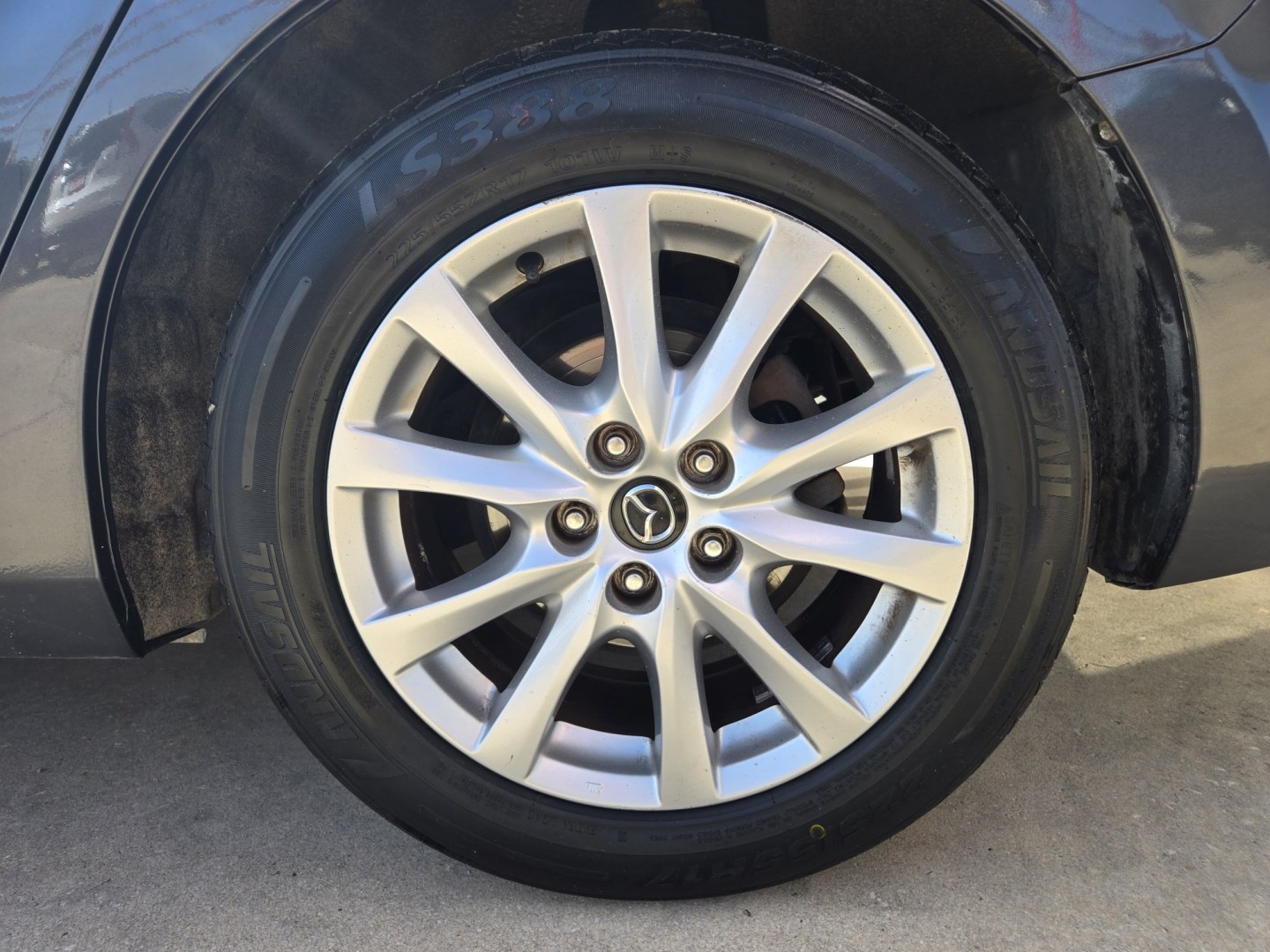 2014 GRAY Mazda Mazda6 i Sport AT (JM1GJ1U62E1) with an 2.5L L4 DOHC 16V engine, 6-Speed Automatic transmission, located at 503 West Court, Seguin, TX, 78155, (830) 379-3373, 29.568621, -97.969803 - 2014 Mazda Mazda6 i Sport AT with a 2.5L L4 DOHC 16V, Automatic, Tilt, Cruise, AM/FM/CD Touchscreen Stereo, Power Windows, Locks and Side Mirrors, Bluetooth, Backup Camera, Alloy Wheels, Rear Defroster and more!!- Photo#8