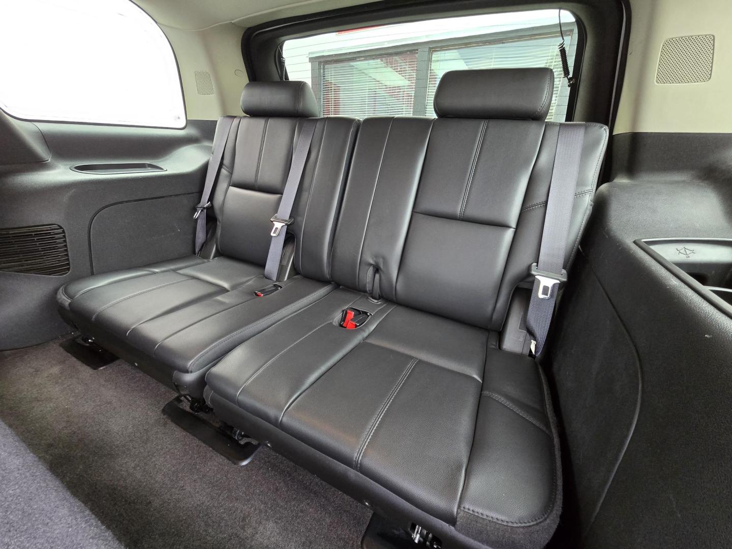 2014 SILVER Chevrolet Tahoe LT 2WD (1GNSCBE04ER) with an 5.3L V8 OHV 16V FFV engine, 6-Speed Automatic transmission, located at 503 West Court, Seguin, TX, 78155, (830) 379-3373, 29.568621, -97.969803 - 2014 Chevrolet Tahoe LT 2WD with a 5.3L V8 OHV 16V FFV, Automatic, Tilt, Cruise, AM/FM/CD/AUX Stereo, Power Windows, Locks, Seat and Side Mirrors, Bluetooth, Leather Seating, Dual Climate Control, Rear A/C, Third Row Seating, Heated Seats, Alloy Wheels, Trailer Towing, Backup Camera, Onstar Capabili - Photo#7