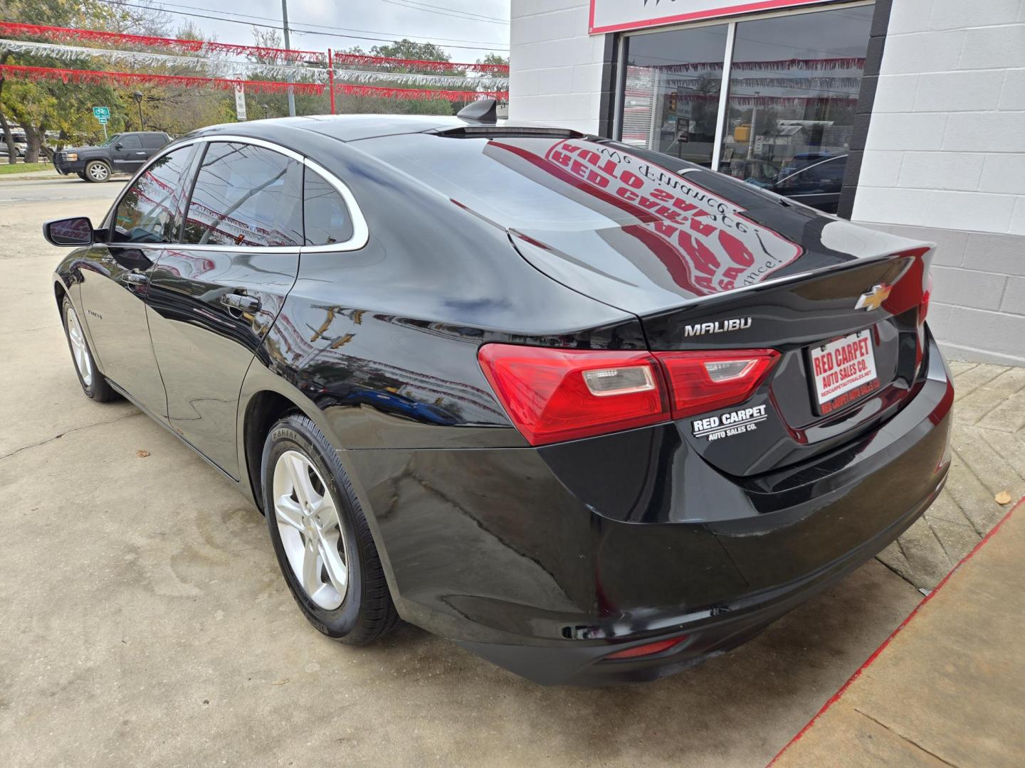 2021 Black Chevrolet Malibu LS (1G1ZB5ST7MF) with an 1.5L L4 DOHC 16V engine, 6A transmission, located at 503 West Court, Seguin, TX, 78155, (830) 379-3373, 29.568621, -97.969803 - Photo#3