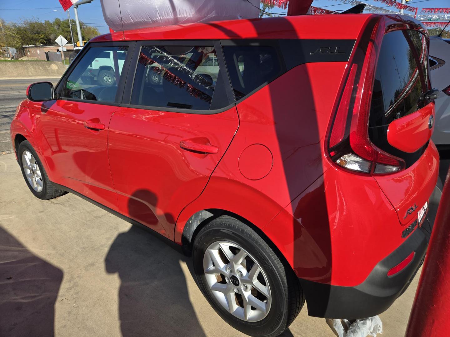 2021 Red Kia Soul LX CVT (KNDJ23AU2M7) with an 2.0L L4 DOHC 16V engine, Automatic transmission, located at 503 West Court, Seguin, TX, 78155, (830) 379-3373, 29.568621, -97.969803 - 2021 Kia Soul LX with a 2.0L L4 DOHC 16V, Automatic, Tilt, Cruise, AM/FM Touchscreen Stereo, Power Windows, Locks, Seat and Side Mirrors, Bluetooth, Backup Camera, Alloy Wheels, Rear Wiper, Rear Defroster and more!! *Merry Christmas inflatable not included, Get your own!* - Photo#3