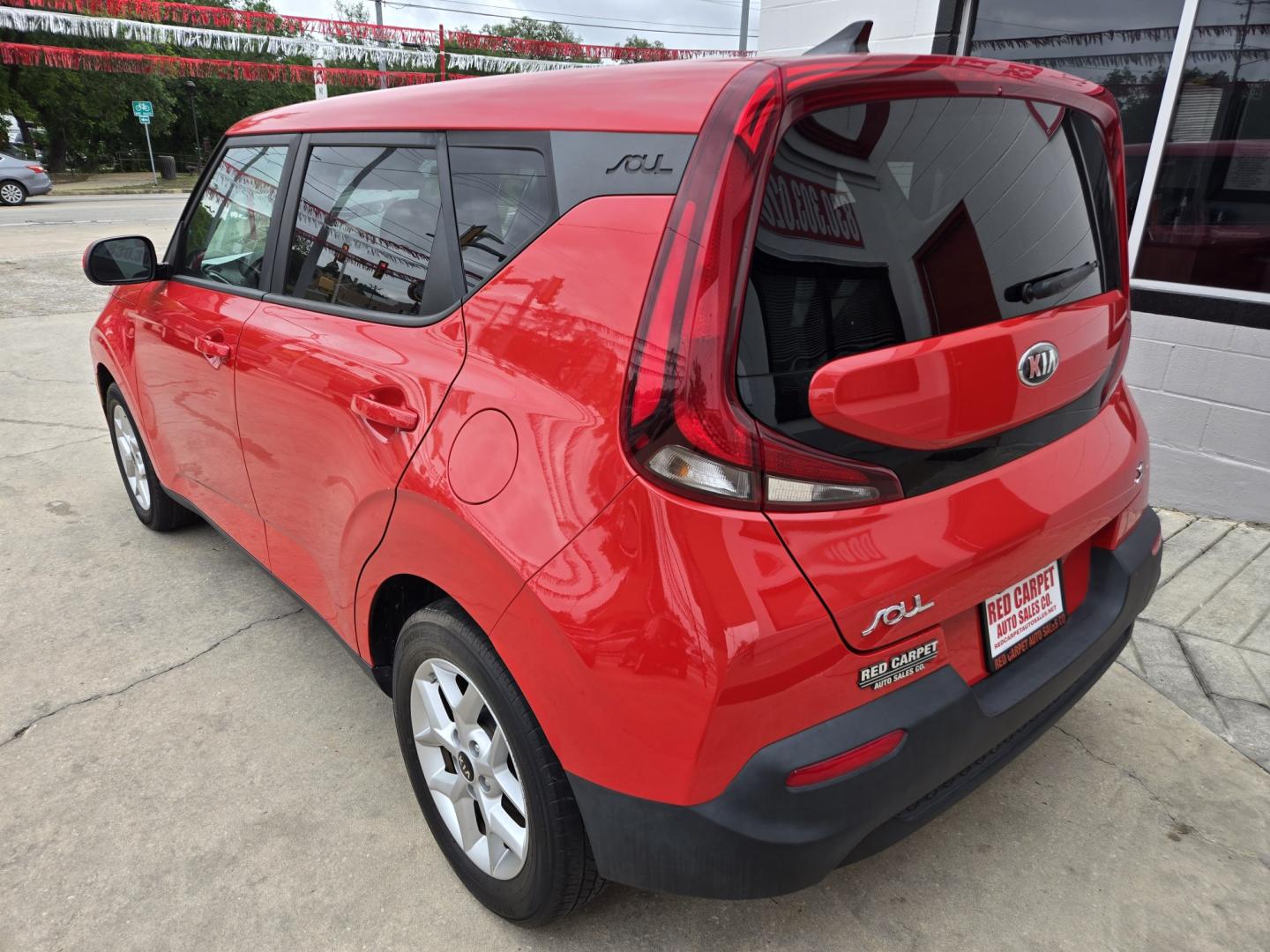 2021 Red Kia Soul LX CVT (KNDJ23AU2M7) with an 2.0L L4 DOHC 16V engine, Automatic transmission, located at 503 West Court, Seguin, TX, 78155, (830) 379-3373, 29.568621, -97.969803 - 2021 Kia Soul LX with a 2.0L L4 DOHC 16V, Automatic, Tilt, Cruise, AM/FM Touchscreen Stereo, Power Windows, Locks, Seat and Side Mirrors, Bluetooth, Backup Camera, Alloy Wheels, Rear Wiper, Rear Defroster and more!! *Merry Christmas inflatable not included, Get your own!* - Photo#3