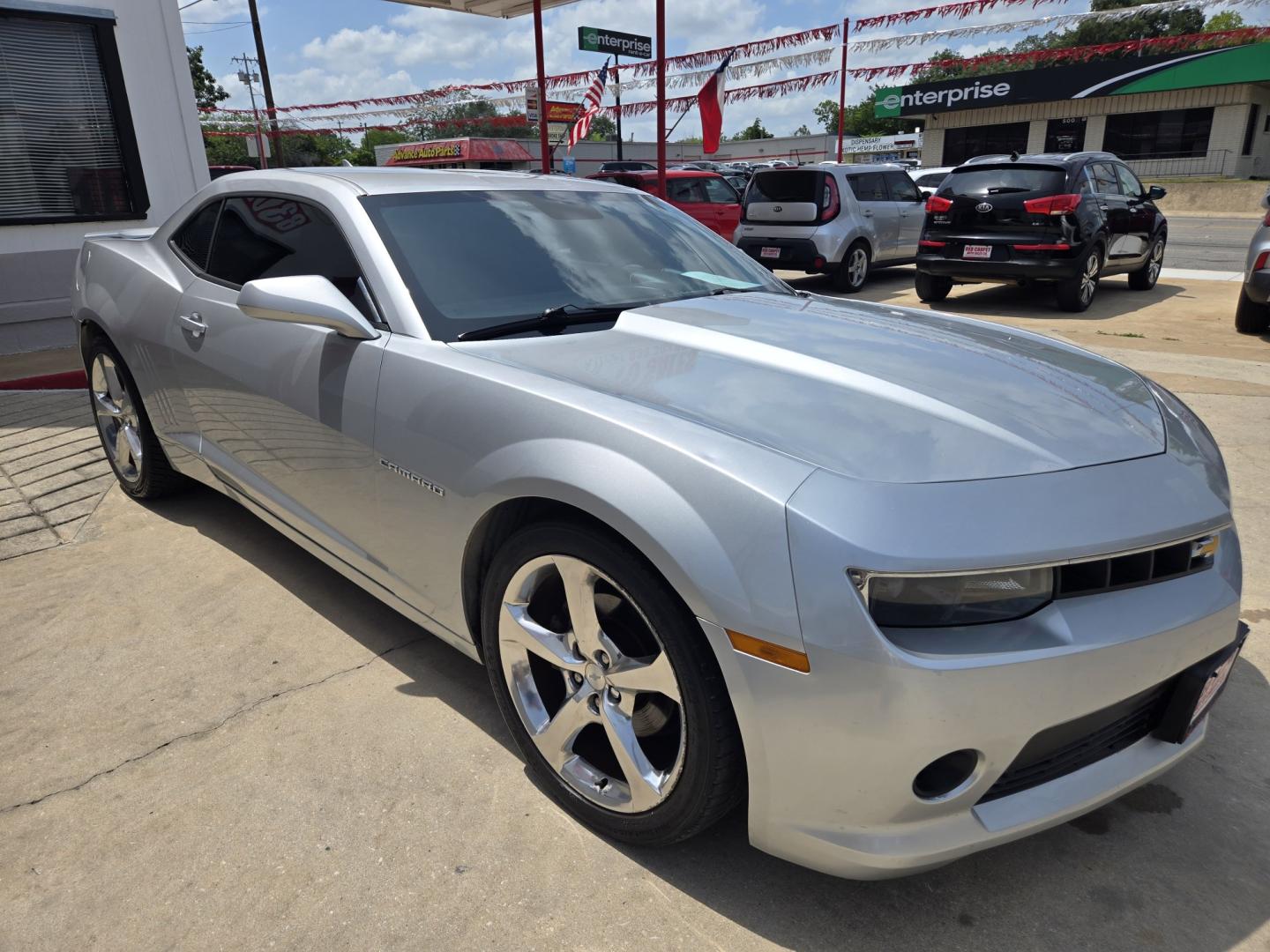 2015 SILVER Chevrolet Camaro 1LT Coupe (2G1FD1E33F9) with an 3.6L V6 DOHC 24V FFV engine, 6-Speed Automatic transmission, located at 503 West Court, Seguin, TX, 78155, (830) 379-3373, 29.568621, -97.969803 - 2015 Chevrolet Camaro Coupe with a 3.6L V6 DOHC 24V FFV, Automatic, Tilt, Cruise, AM/FM Touchscreen Stereo, Power Windows, Locks, Seat and Side Mirrors, Bluetooth, Tinted Windows, Alloy Wheels, Onstar Capability, Rear Defroster and more!!- Photo#1