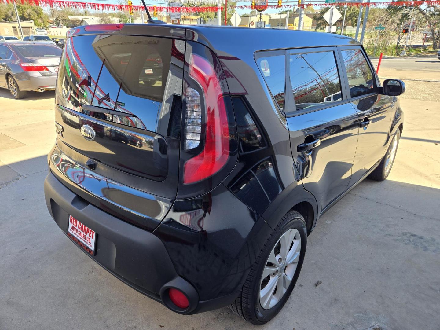 2015 Black Kia Soul + (KNDJP3A50F7) with an 2.0L L4 DOHC 16V engine, 6-Speed Automatic transmission, located at 503 West Court, Seguin, TX, 78155, (830) 379-3373, 29.568621, -97.969803 - 2015 Kia Soul + with a 2.0L L4 DOHC 16V, Automatic, Tilt, Cruise, AM/FM/AUX Touchscreen Stereo, Power Windows, Locks and Side Mirrors, Navigation, Bluetooth, Tinted Windows, Backup Camera, Alloy Wheels, Rear Wiper, Rear Defroster and more!! - Photo#2