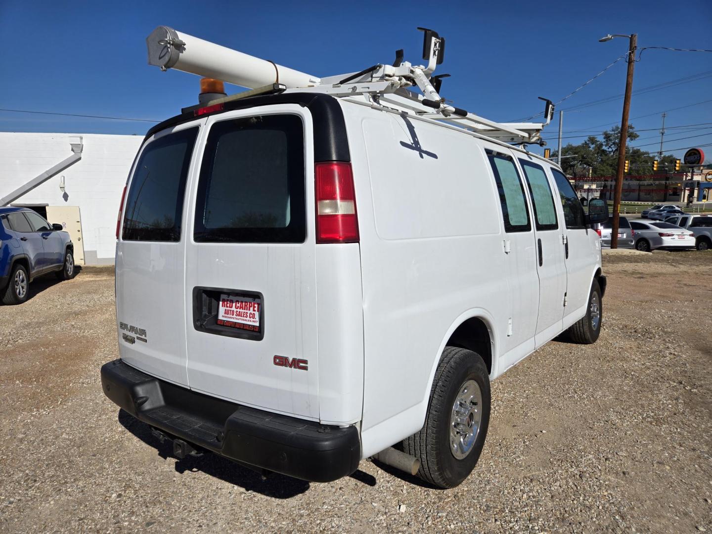 2015 WHITE GMC Savana G2500 Cargo (1GTW7FCB3F1) with an 6.0L V8 OHV 16V FFV engine, 6A transmission, located at 503 West Court, Seguin, TX, 78155, (830) 379-3373, 29.568621, -97.969803 - 2015 GMC SAVANA 2500 with a 6.0L V8 OHV 16V FFV, Automatic, Tilt, AM/FM/AUX Stereo, Power Windows, Automatic Headlights, Cage Divider, Rear Shelving, Backup Camera, Ladder Rack and more!! - Photo#2