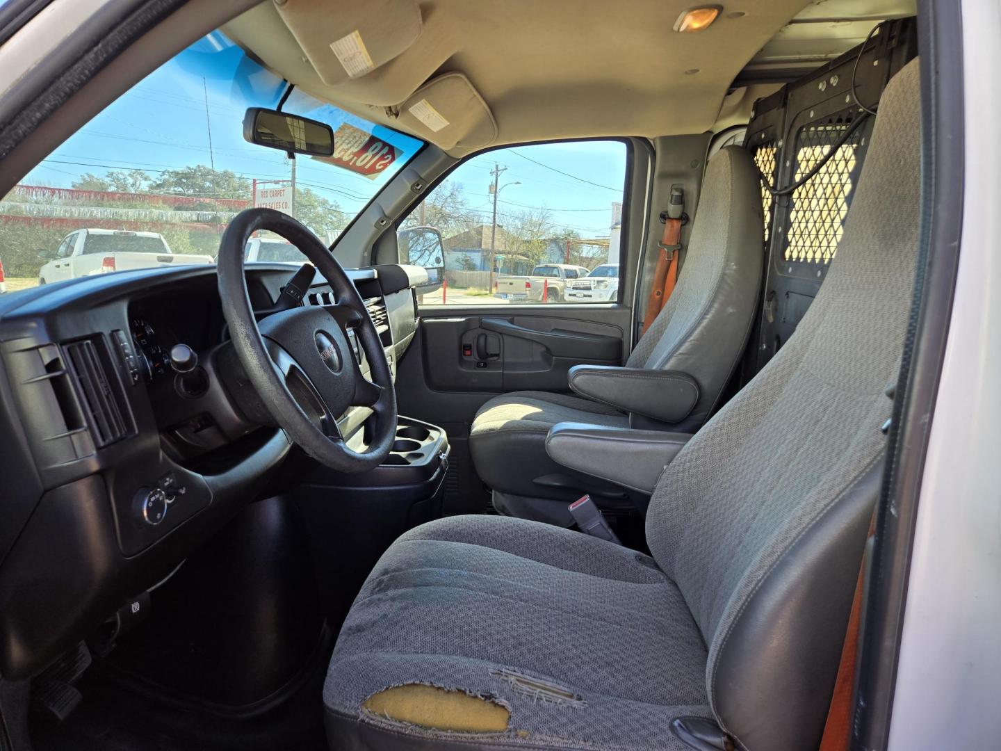2015 WHITE GMC Savana G2500 Cargo (1GTW7FCB3F1) with an 6.0L V8 OHV 16V FFV engine, 6A transmission, located at 503 West Court, Seguin, TX, 78155, (830) 379-3373, 29.568621, -97.969803 - 2015 GMC SAVANA 2500 with a 6.0L V8 OHV 16V FFV, Automatic, Tilt, AM/FM/AUX Stereo, Power Windows, Automatic Headlights, Cage Divider, Rear Shelving, Backup Camera, Ladder Rack and more!! - Photo#4