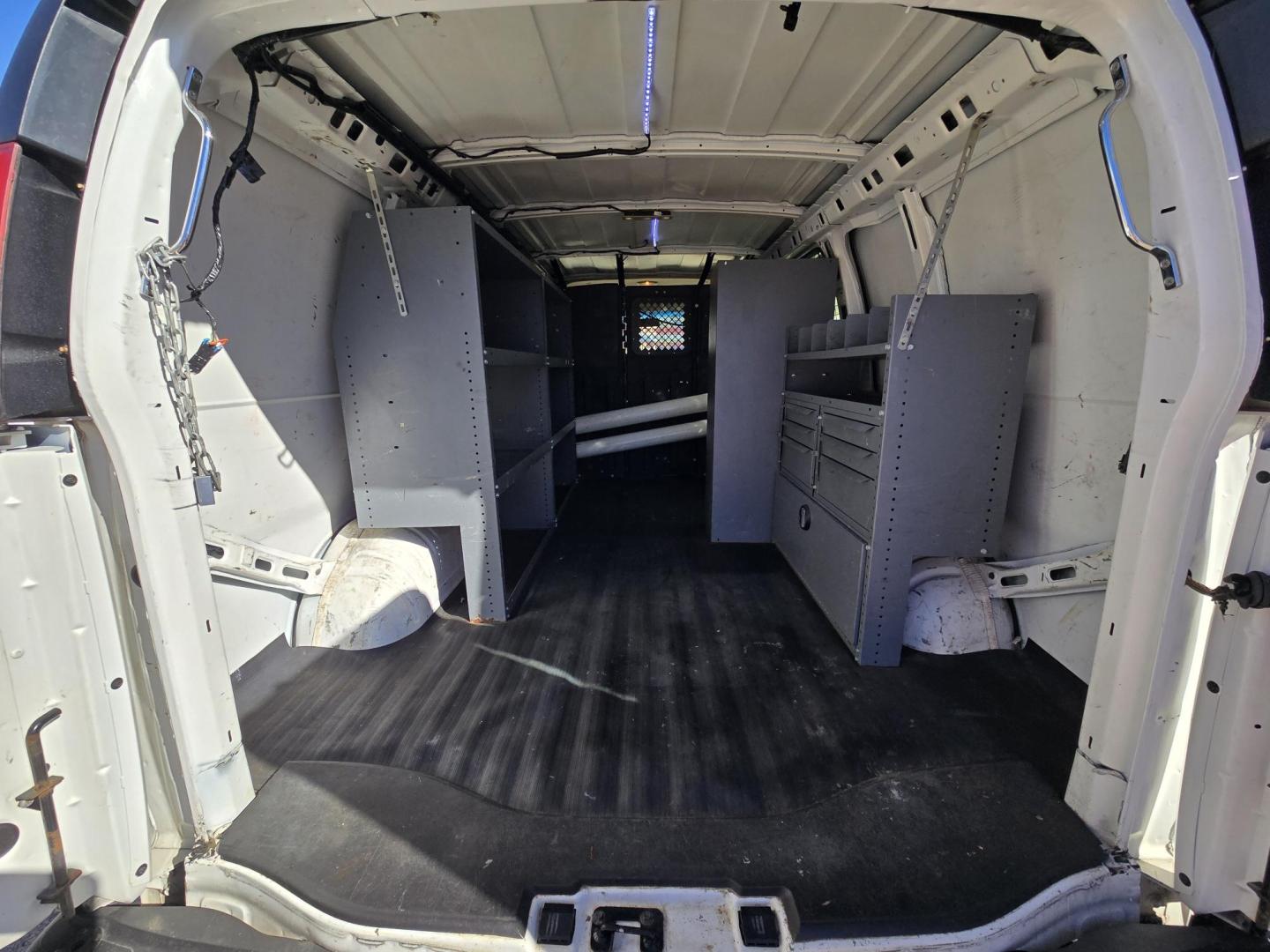 2015 WHITE GMC Savana G2500 Cargo (1GTW7FCB3F1) with an 6.0L V8 OHV 16V FFV engine, 6A transmission, located at 503 West Court, Seguin, TX, 78155, (830) 379-3373, 29.568621, -97.969803 - 2015 GMC SAVANA 2500 with a 6.0L V8 OHV 16V FFV, Automatic, Tilt, AM/FM/AUX Stereo, Power Windows, Automatic Headlights, Cage Divider, Rear Shelving, Backup Camera, Ladder Rack and more!! - Photo#6