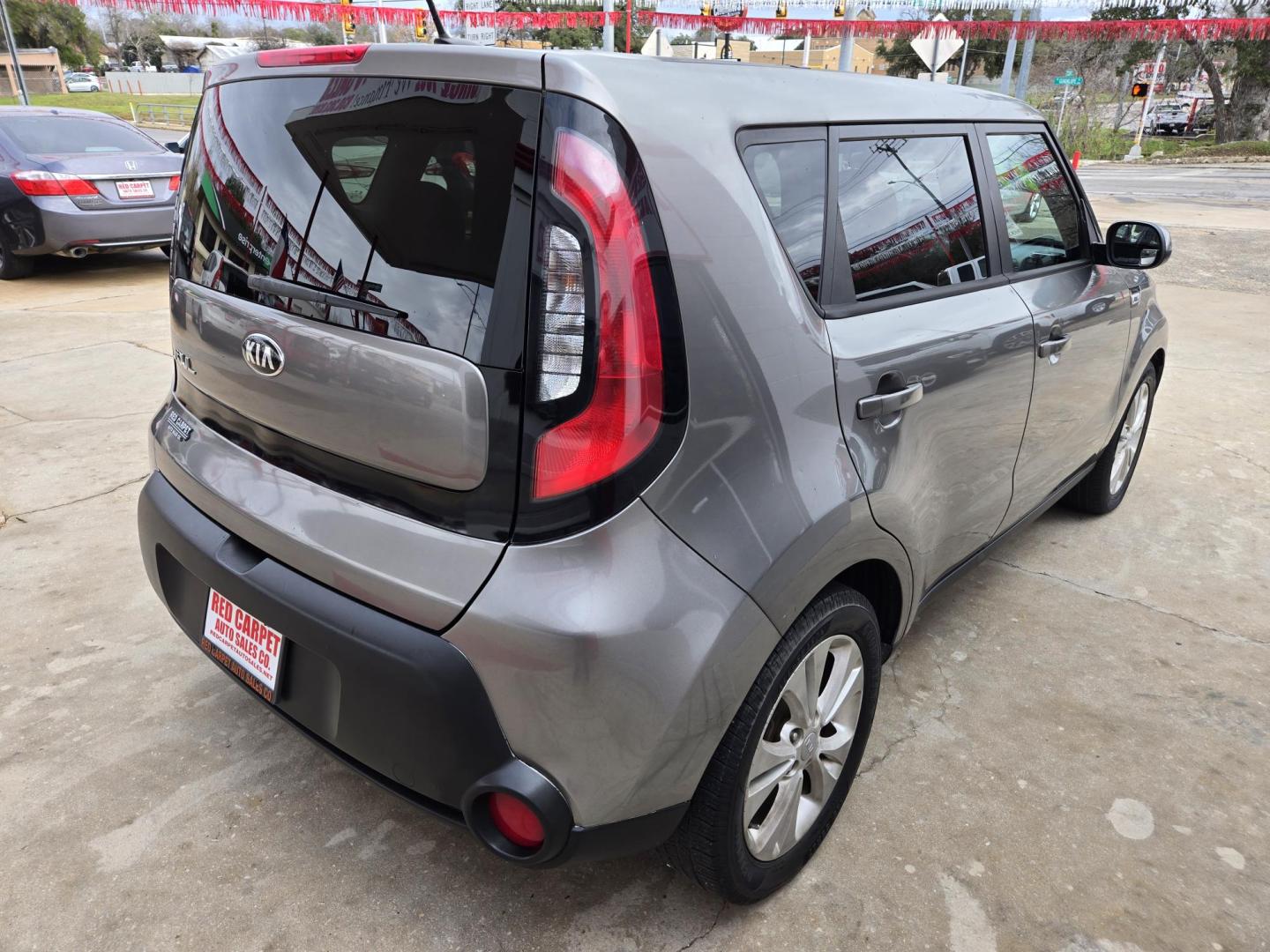 2015 GRAY Kia Soul + (KNDJP3A5XF7) with an 2.0L L4 DOHC 16V engine, 6-Speed Automatic transmission, located at 503 West Court, Seguin, TX, 78155, (830) 379-3373, 29.568621, -97.969803 - *Cash Special* 2015 Kia Soul + with a 2.0L L4 DOHC 16V, Automatic, Tilt, Cruise, AM/FM/AUX Stereo, Power Windows, Locks and Side Mirrors, Alloy Wheels, Rear Wiper, Rear Defroster and more!! - Photo#2