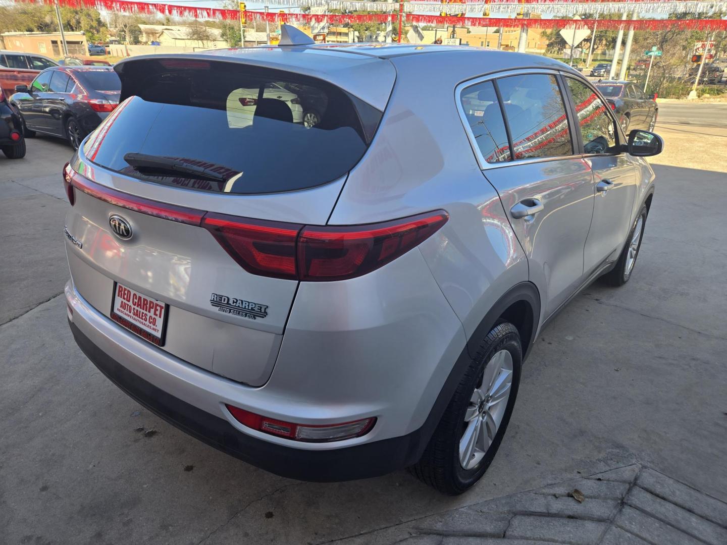 2018 SILVER Kia Sportage LX FWD (KNDPM3AC1J7) with an 2.4L V6 DOHC 24V engine, 6A transmission, located at 503 West Court, Seguin, TX, 78155, (830) 379-3373, 29.568621, -97.969803 - 2018 Kia Sportage LX FWD with a 2.4L V6 DOHC 24V, Automatic, Tilt, Cruise, AM/FM/CD/AUX Stereo, Power Windows, Locks and Side Mirrors, Bluetooth, Tinted Windows, Automatic Headlights, Alloy Wheels, Backup Camera, Rear Wiper, Rear Defroster and more!! - Photo#2